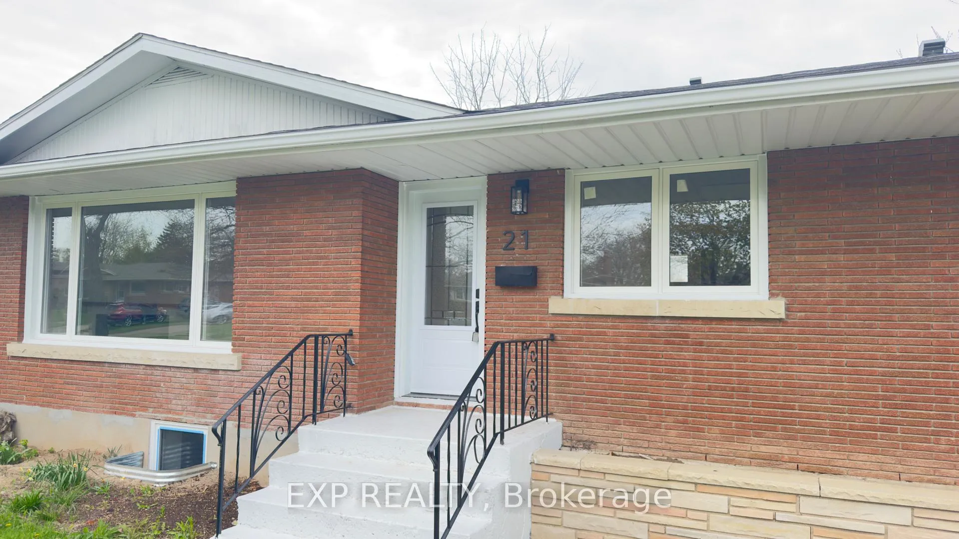 Front of Unit MAIN, 21 Clearview Heights