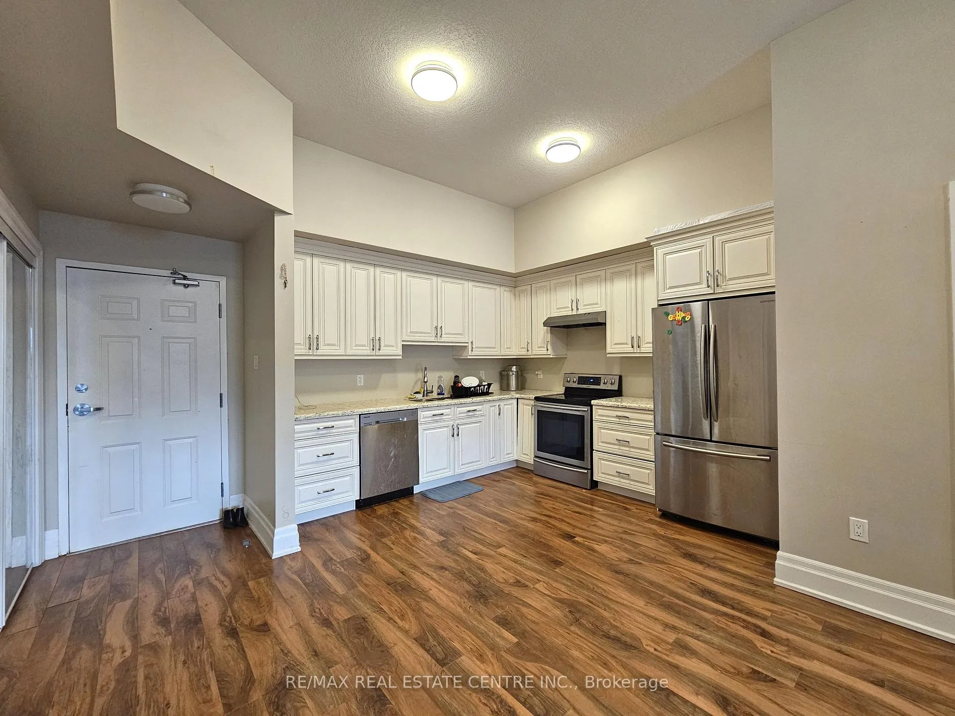 Photo 2 of Unit 201, 757 King Street E, Cambridge — HOMEH