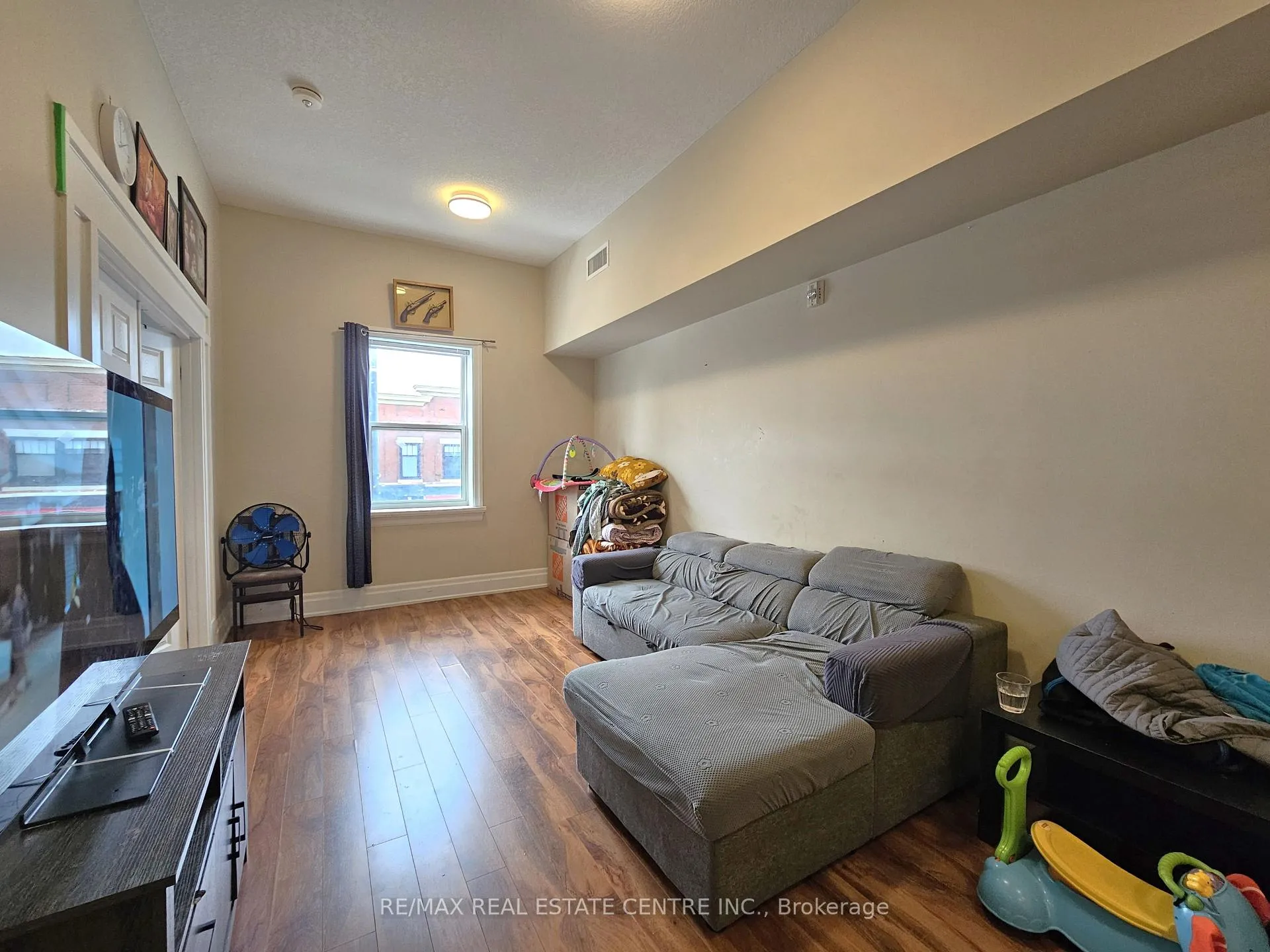 Photo 4 of Unit 201, 757 King Street E, Cambridge — HOMEH
