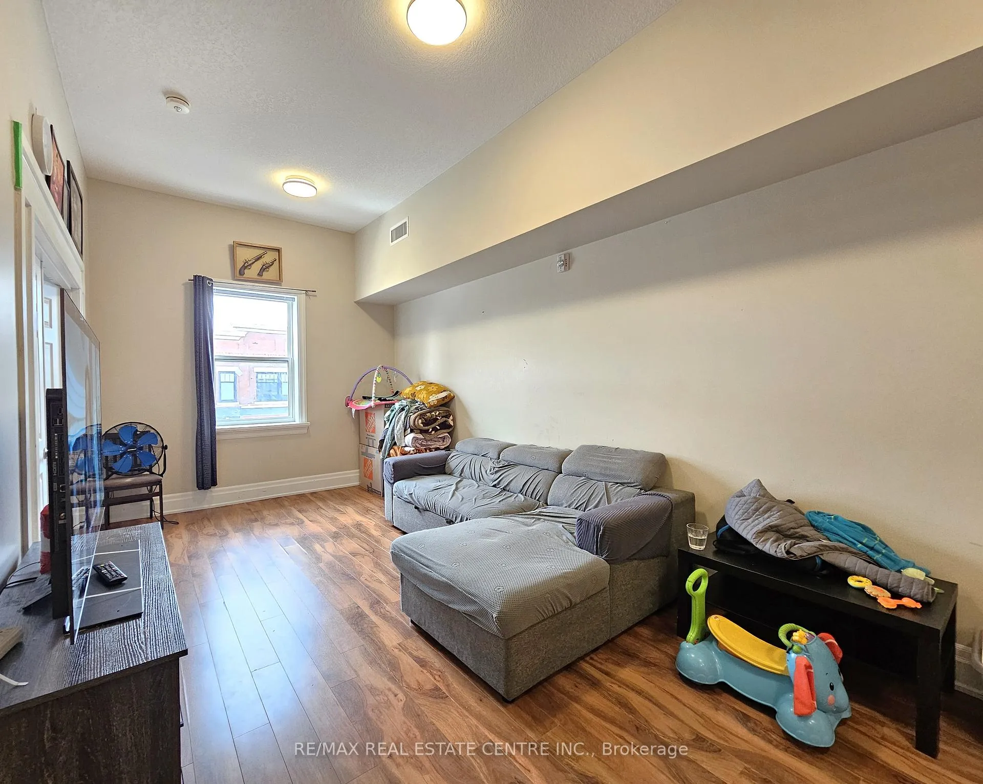Photo 5 of Unit 201, 757 King Street E, Cambridge — HOMEH