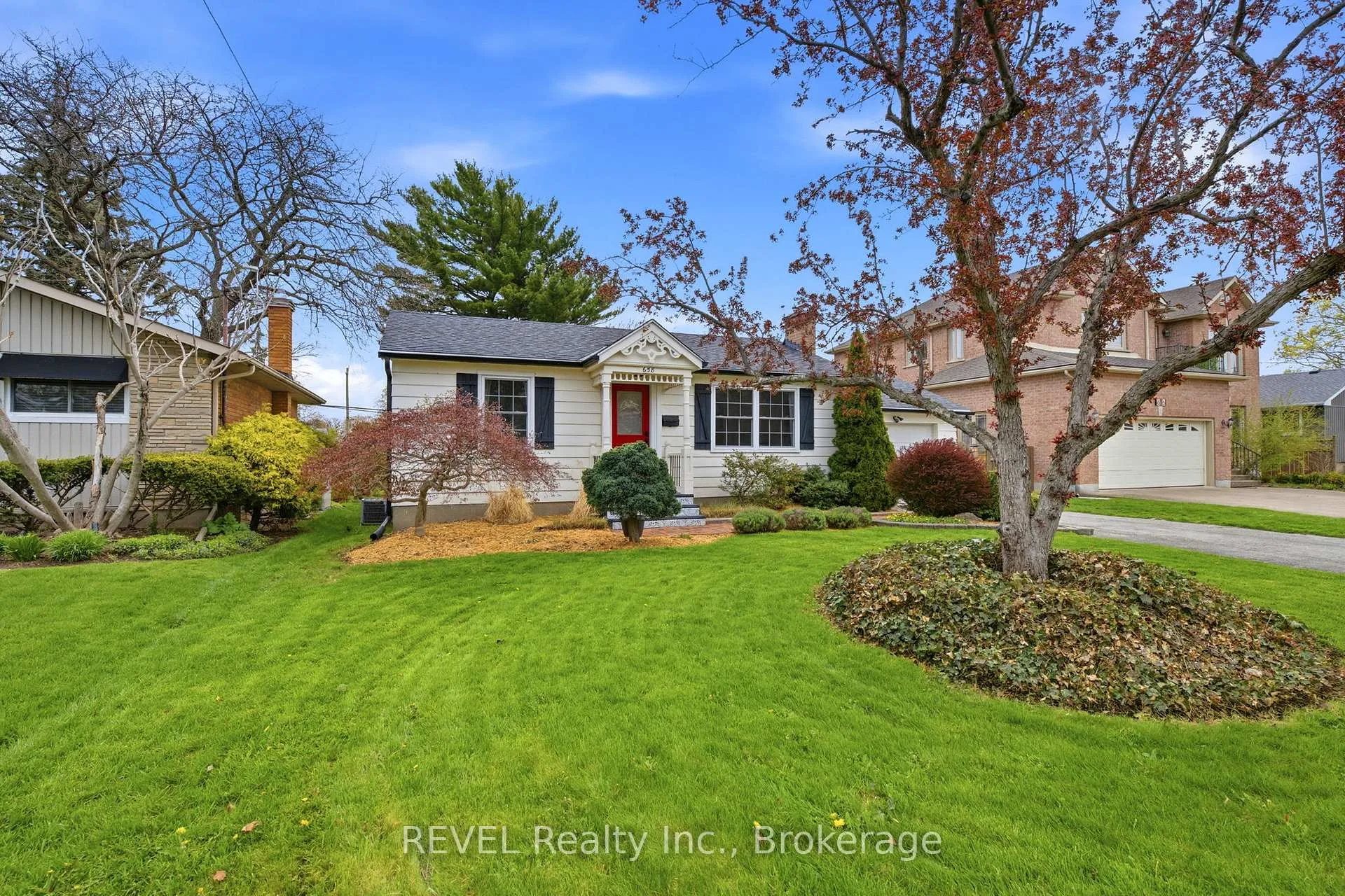 Photo 2 of 658 Geneva Street, St. Catharines, Lakeshore — HOMEH