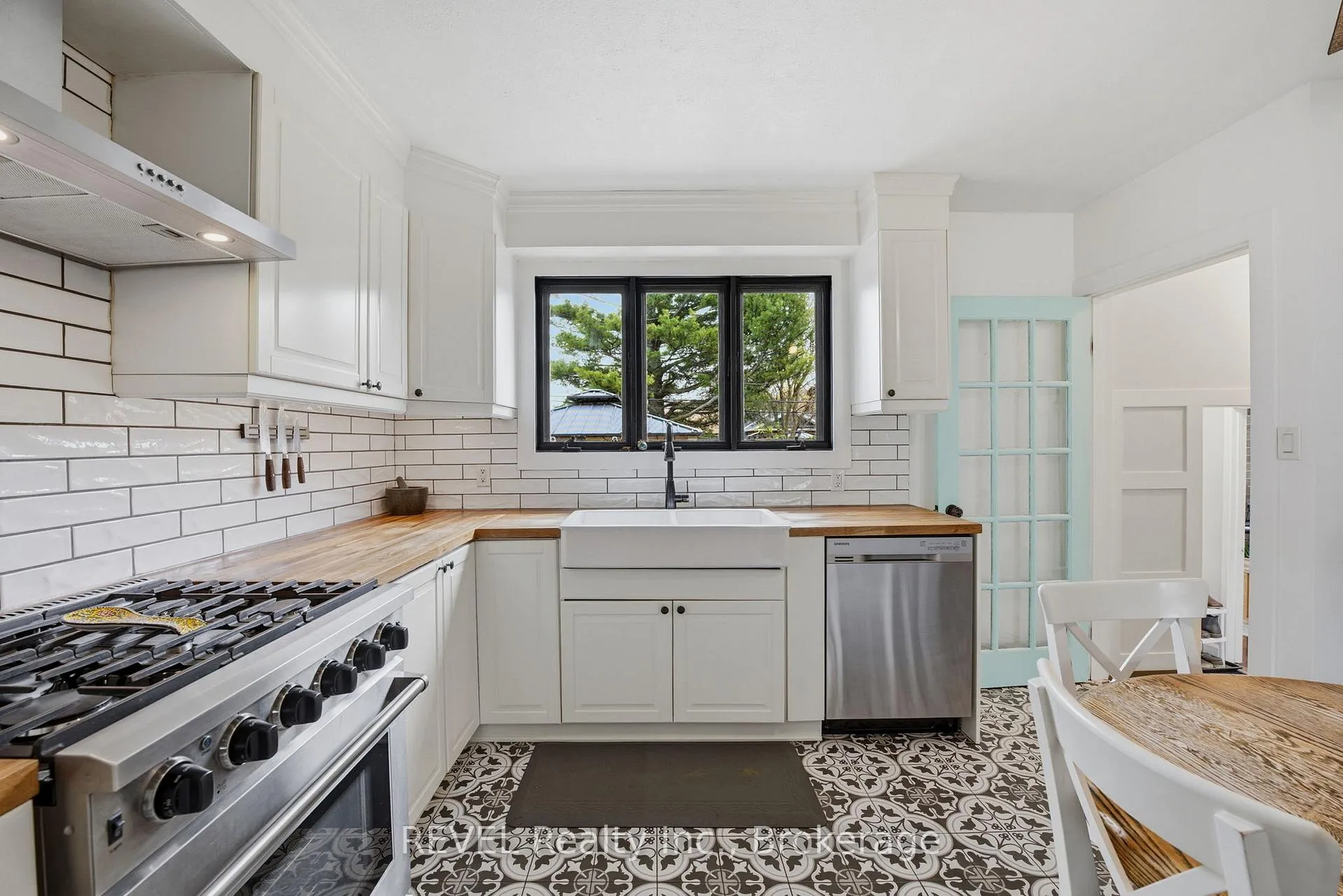 Photo 10 of 658 Geneva Street, St. Catharines, Lakeshore — HOMEH