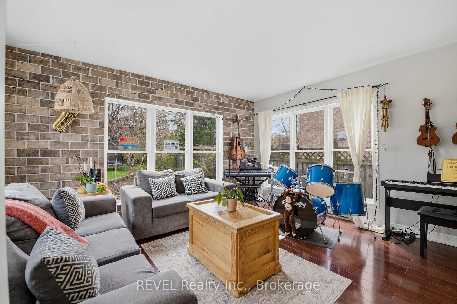 Photo 18 of 658 Geneva Street, St. Catharines, Lakeshore — HOMEH