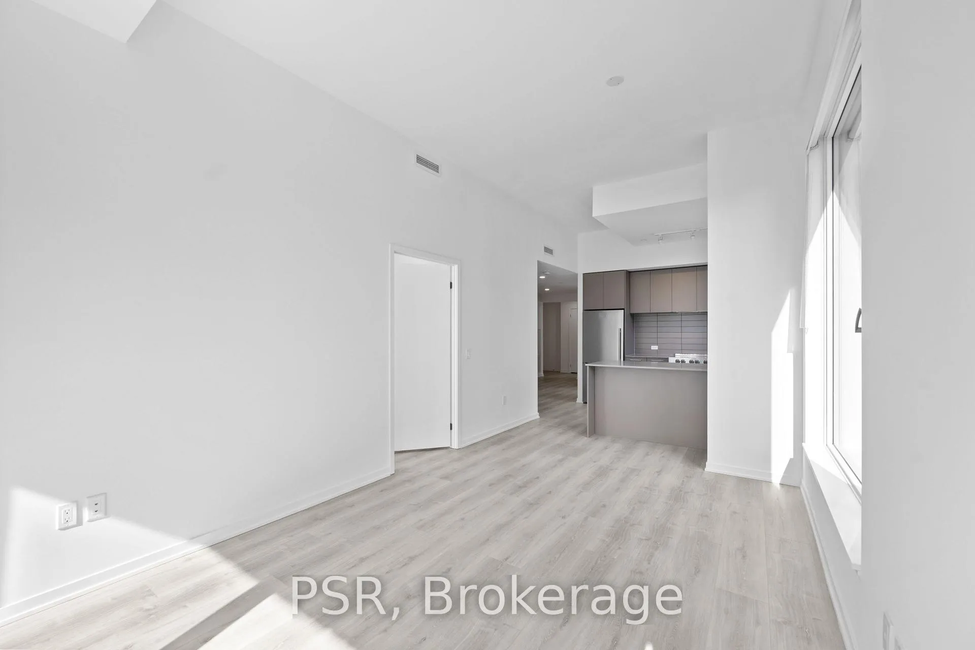 Photo 4 of Unit 408, 101 Roehampton Avenue, Toronto, Mount Pleasant West — HOMEH