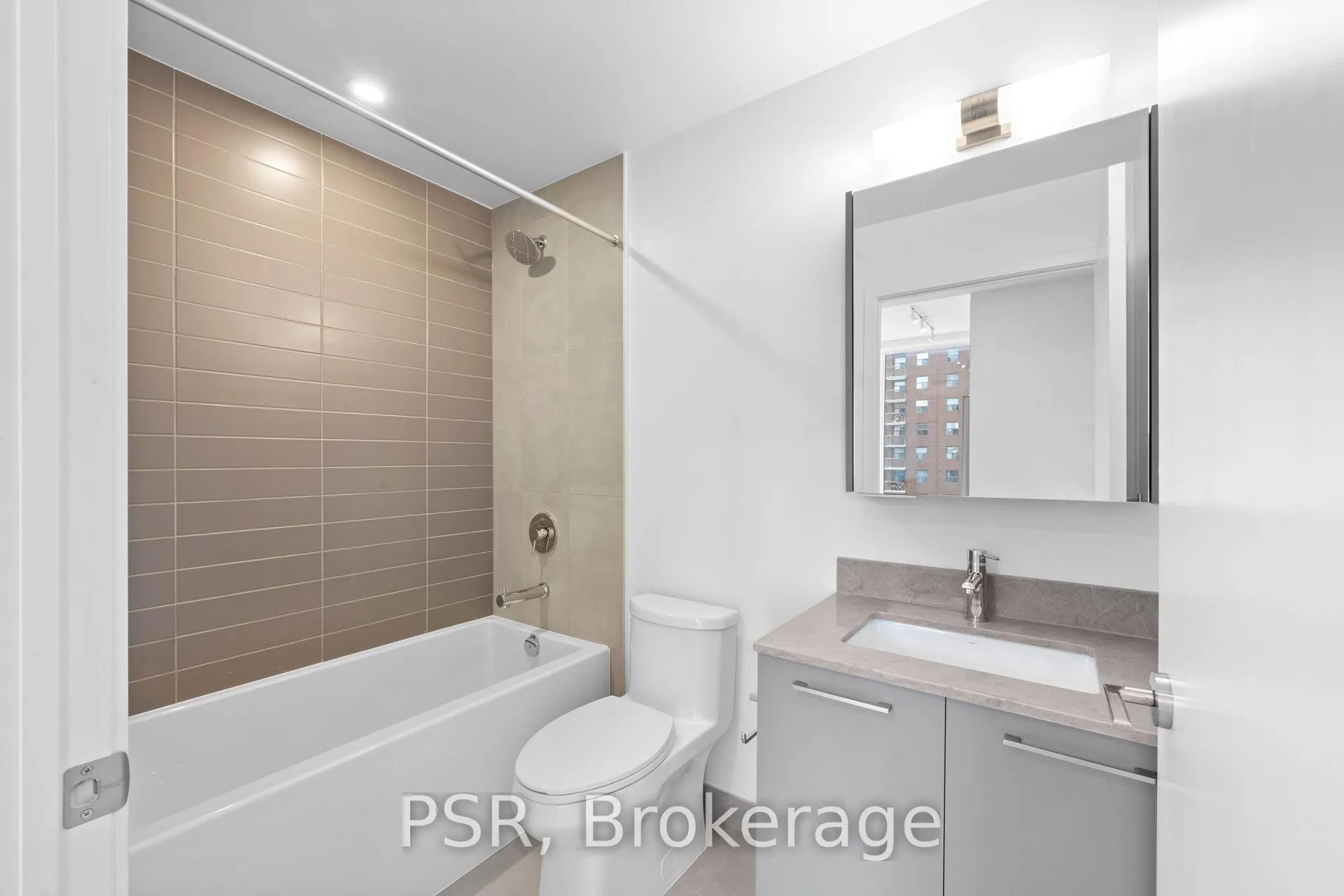 Photo 8 of Unit 408, 101 Roehampton Avenue, Toronto, Mount Pleasant West — HOMEH