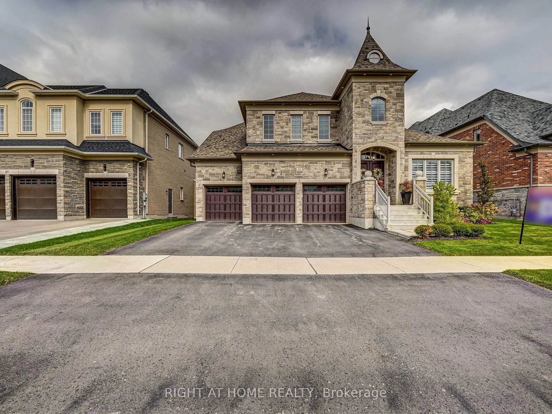 Photo 2 of 28 Coppermine Court, King, Nobleton — HOMEH