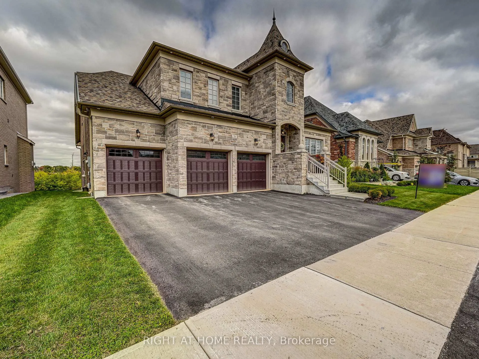 Photo 3 of 28 Coppermine Court, King, Nobleton — HOMEH