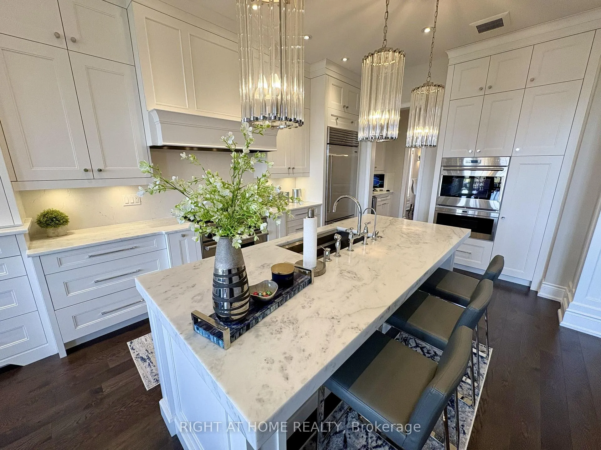 Photo 10 of 28 Coppermine Court, King, Nobleton — HOMEH