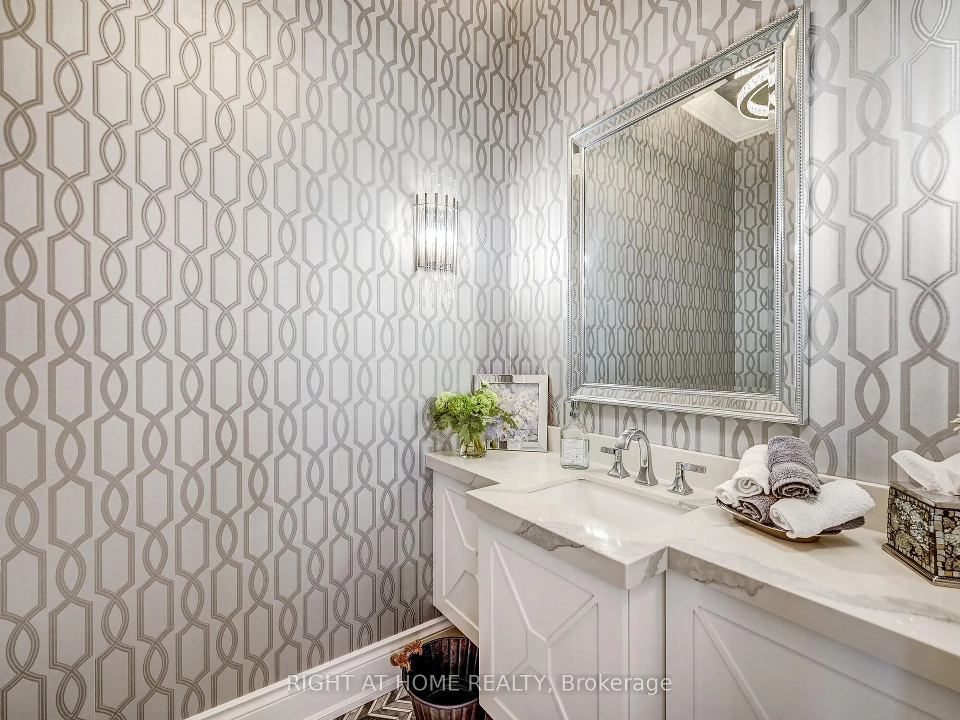 Photo 17 of 28 Coppermine Court, King, Nobleton — HOMEH