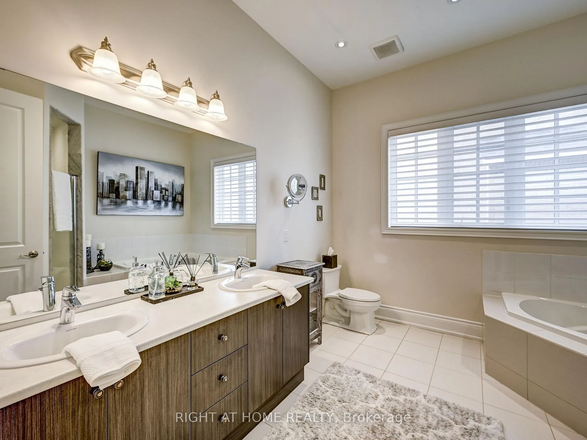 Photo 21 of 28 Coppermine Court, King, Nobleton — HOMEH