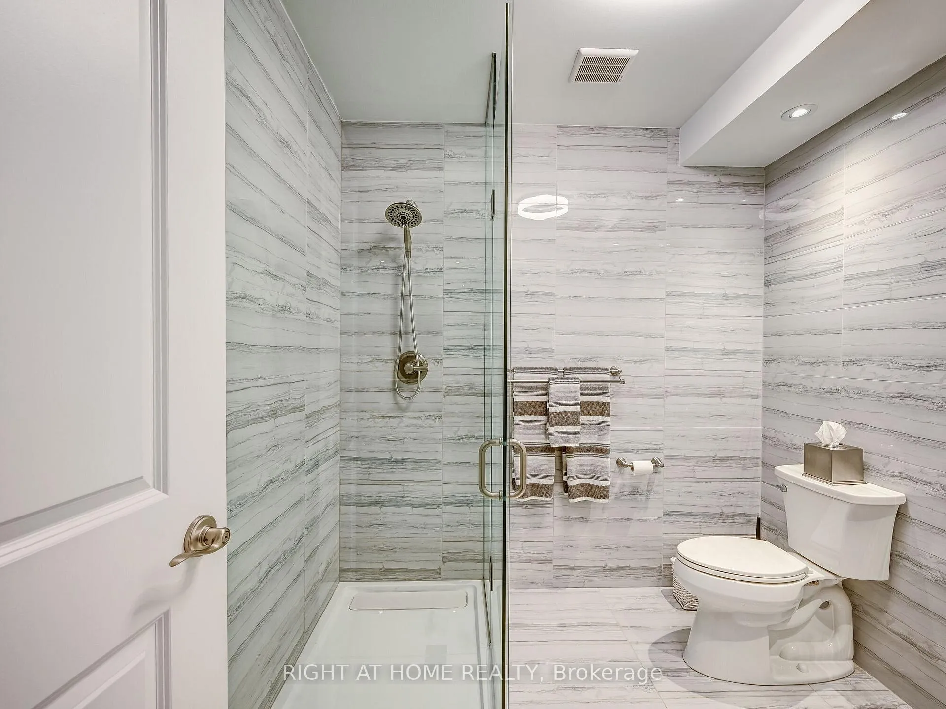 Photo 44 of 28 Coppermine Court, King, Nobleton — HOMEH