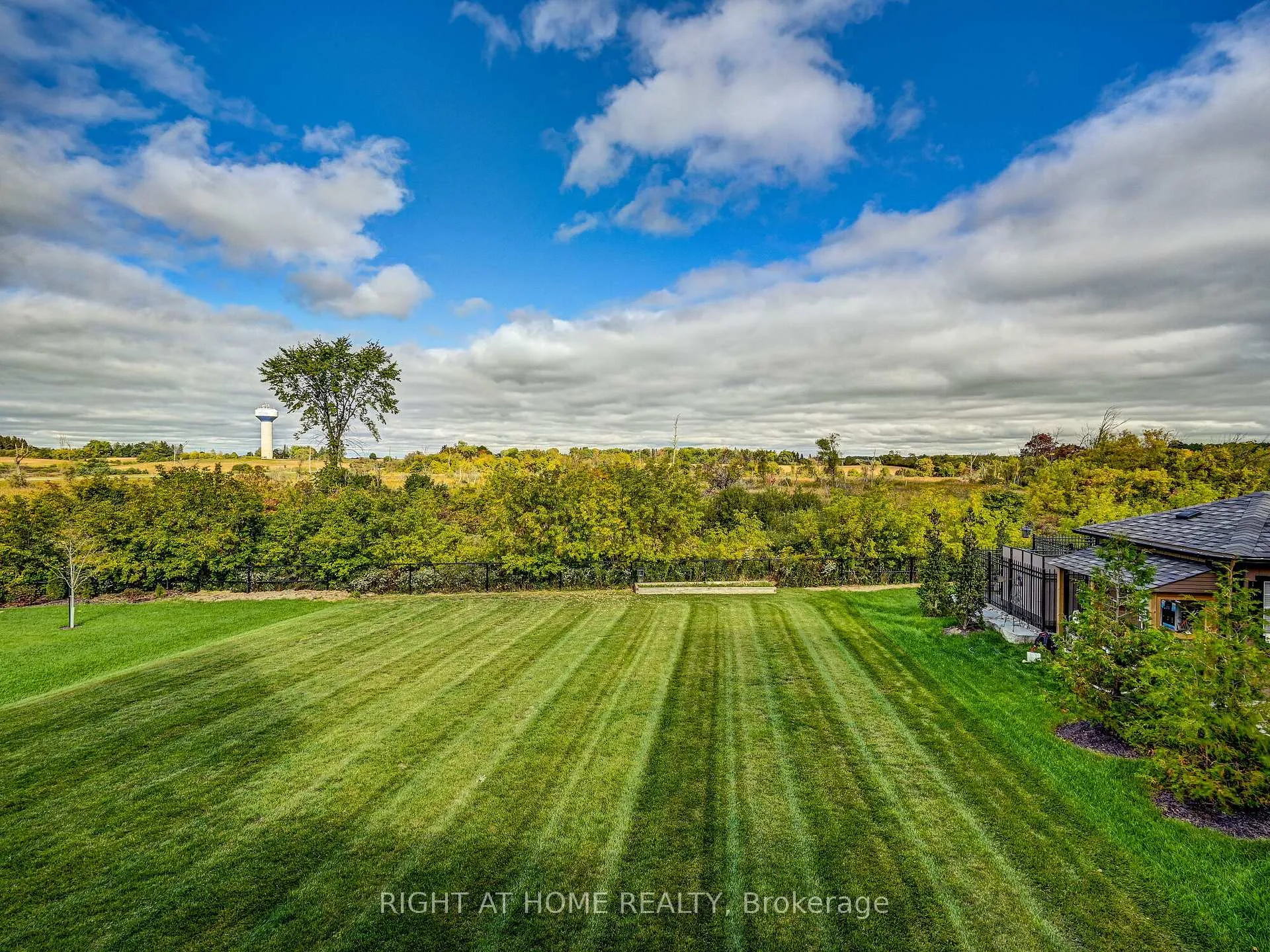 Photo 47 of 28 Coppermine Court, King, Nobleton — HOMEH
