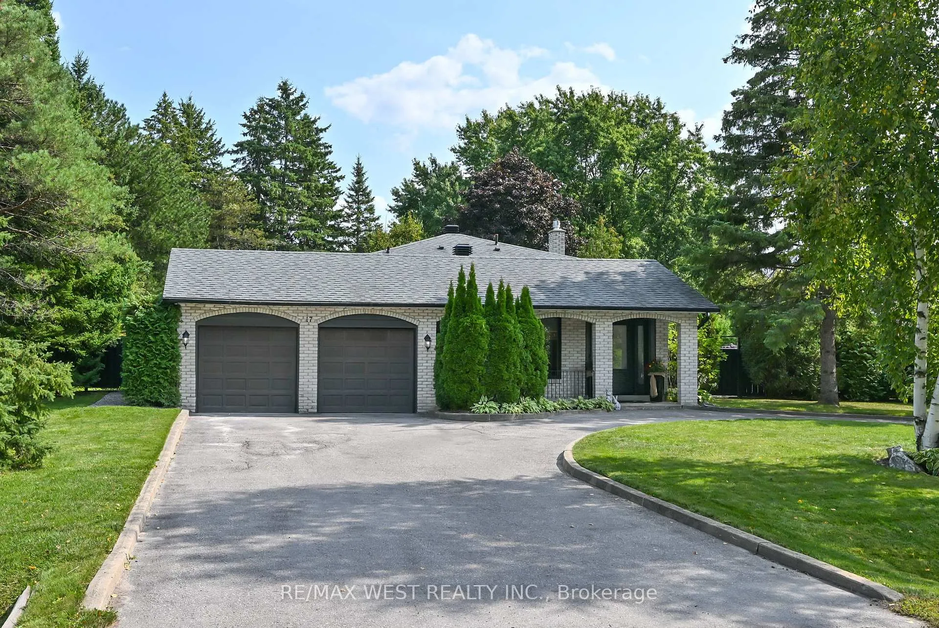 Photo 1 of 17 Pineridge Drive, Caledon, Palgrave — HOMEH
