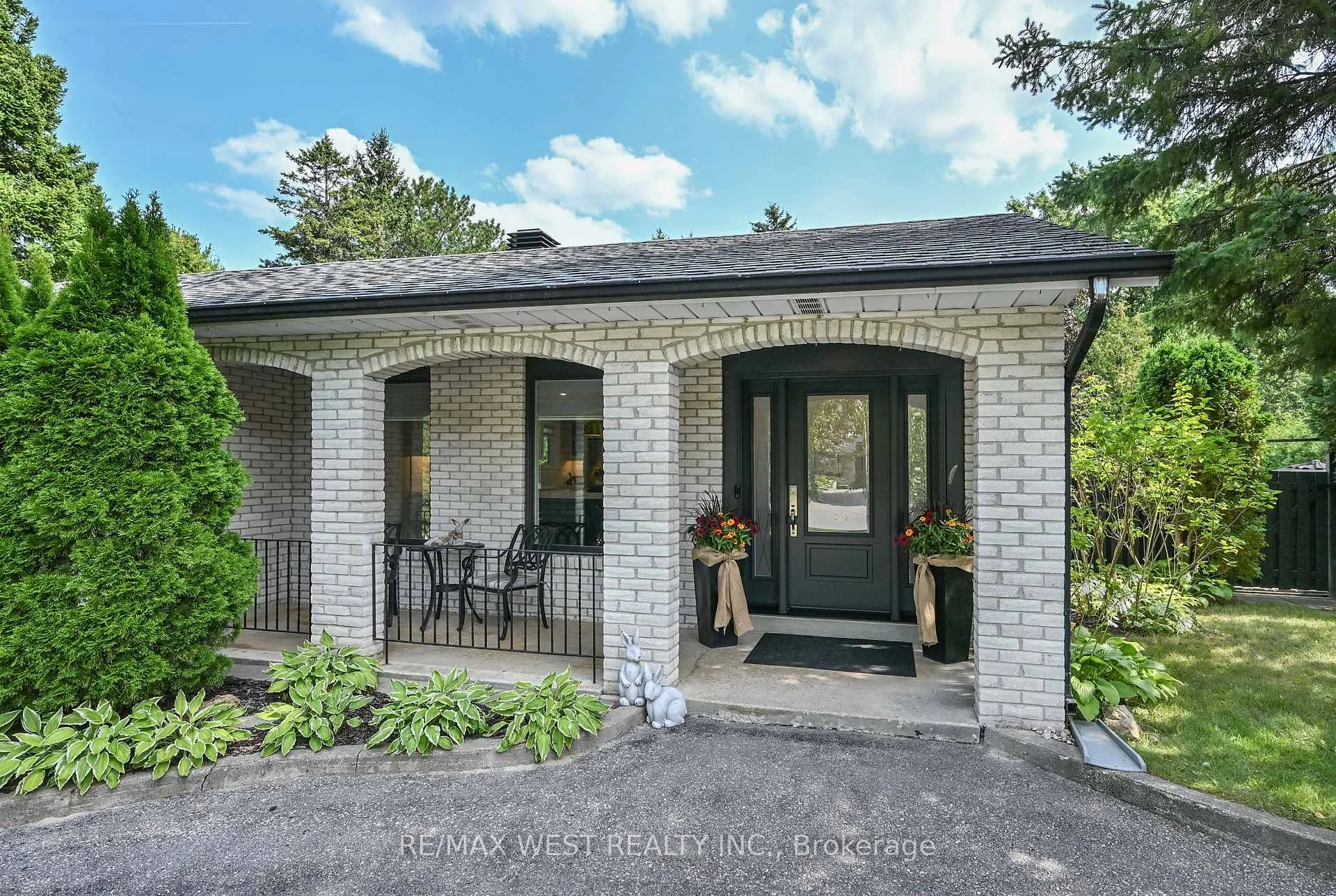 Photo 2 of 17 Pineridge Drive, Caledon, Palgrave — HOMEH