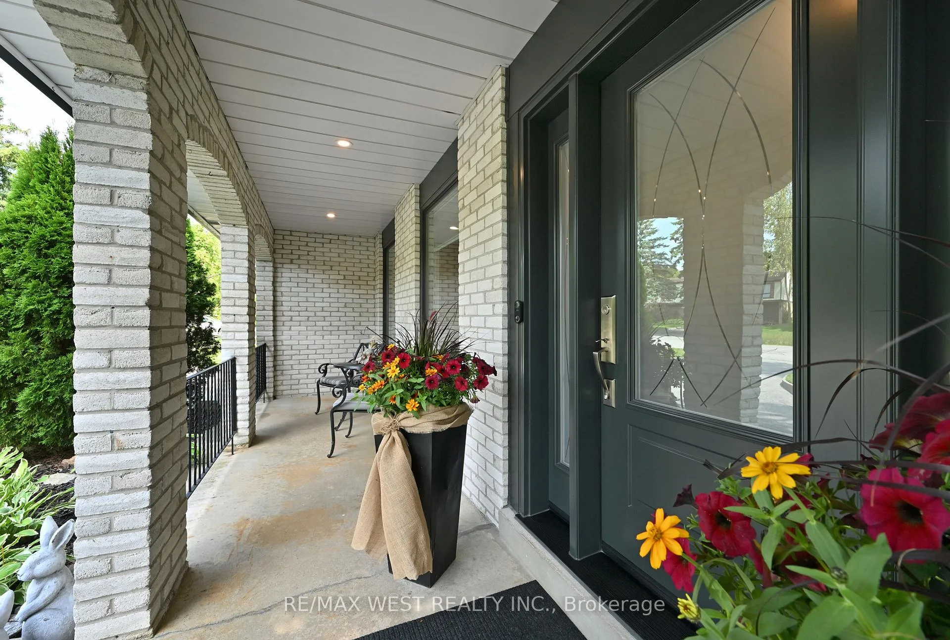 Photo 3 of 17 Pineridge Drive, Caledon, Palgrave — HOMEH