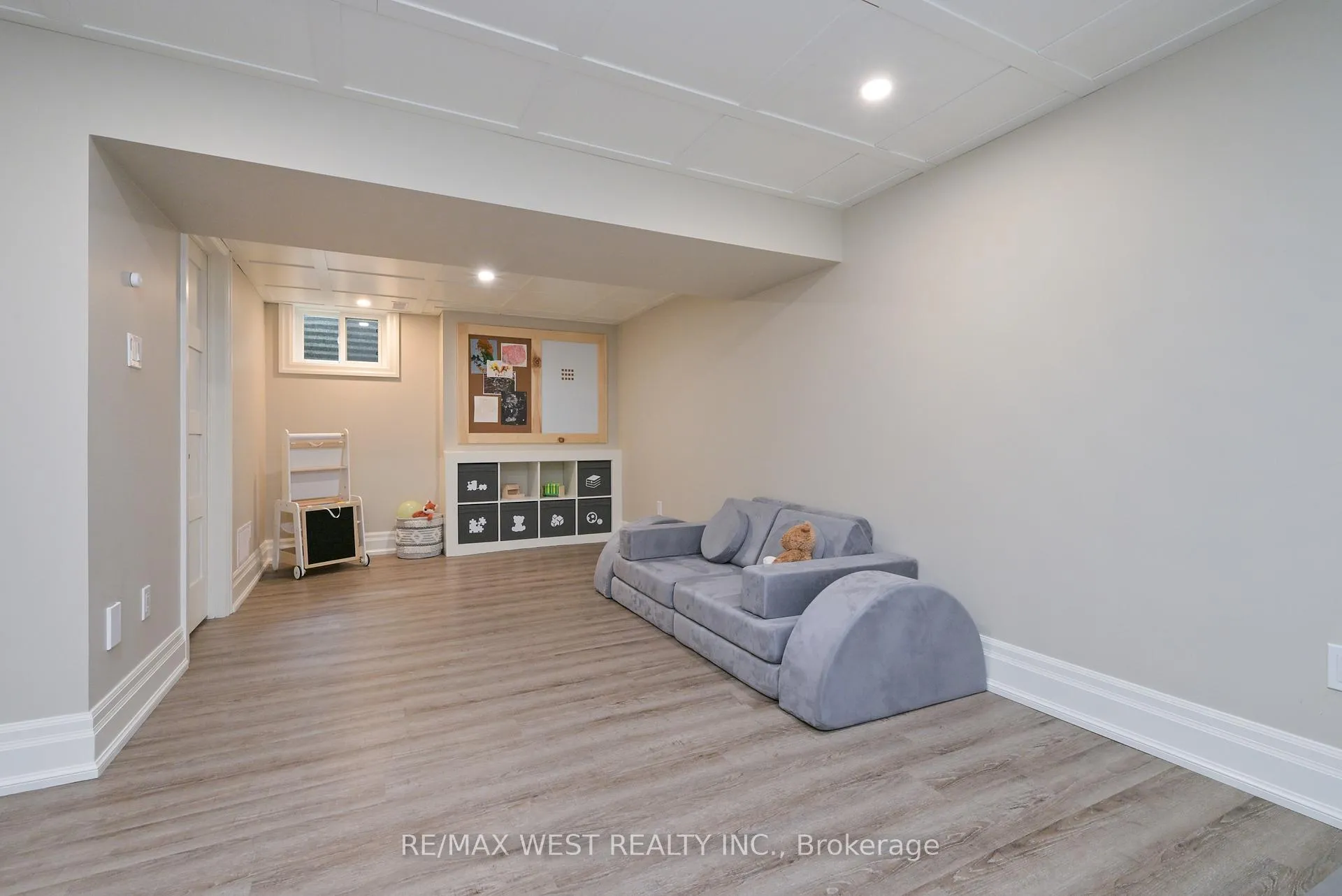Photo 24 of 17 Pineridge Drive, Caledon, Palgrave — HOMEH