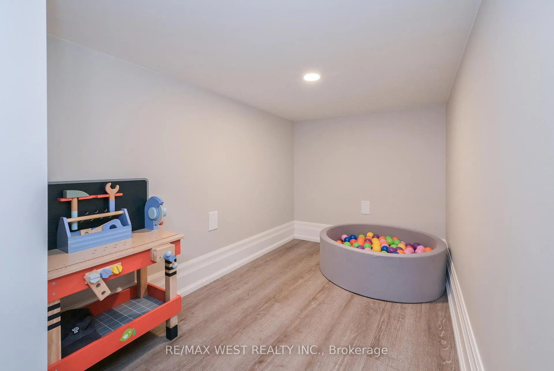 Photo 25 of 17 Pineridge Drive, Caledon, Palgrave — HOMEH