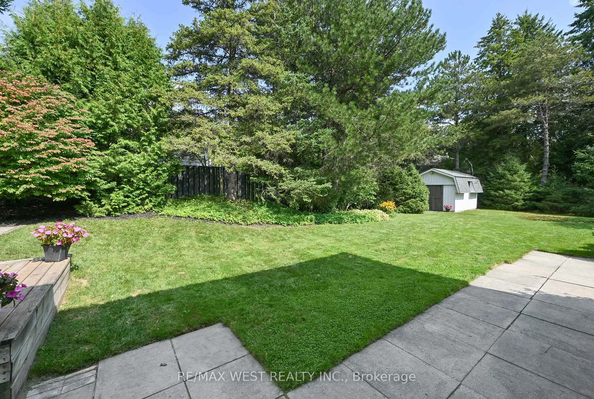 Photo 30 of 17 Pineridge Drive, Caledon, Palgrave — HOMEH