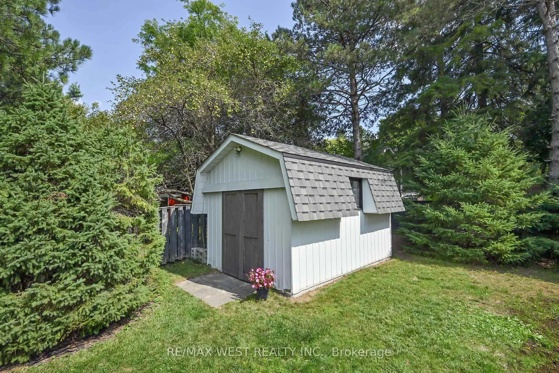 Photo 31 of 17 Pineridge Drive, Caledon, Palgrave — HOMEH