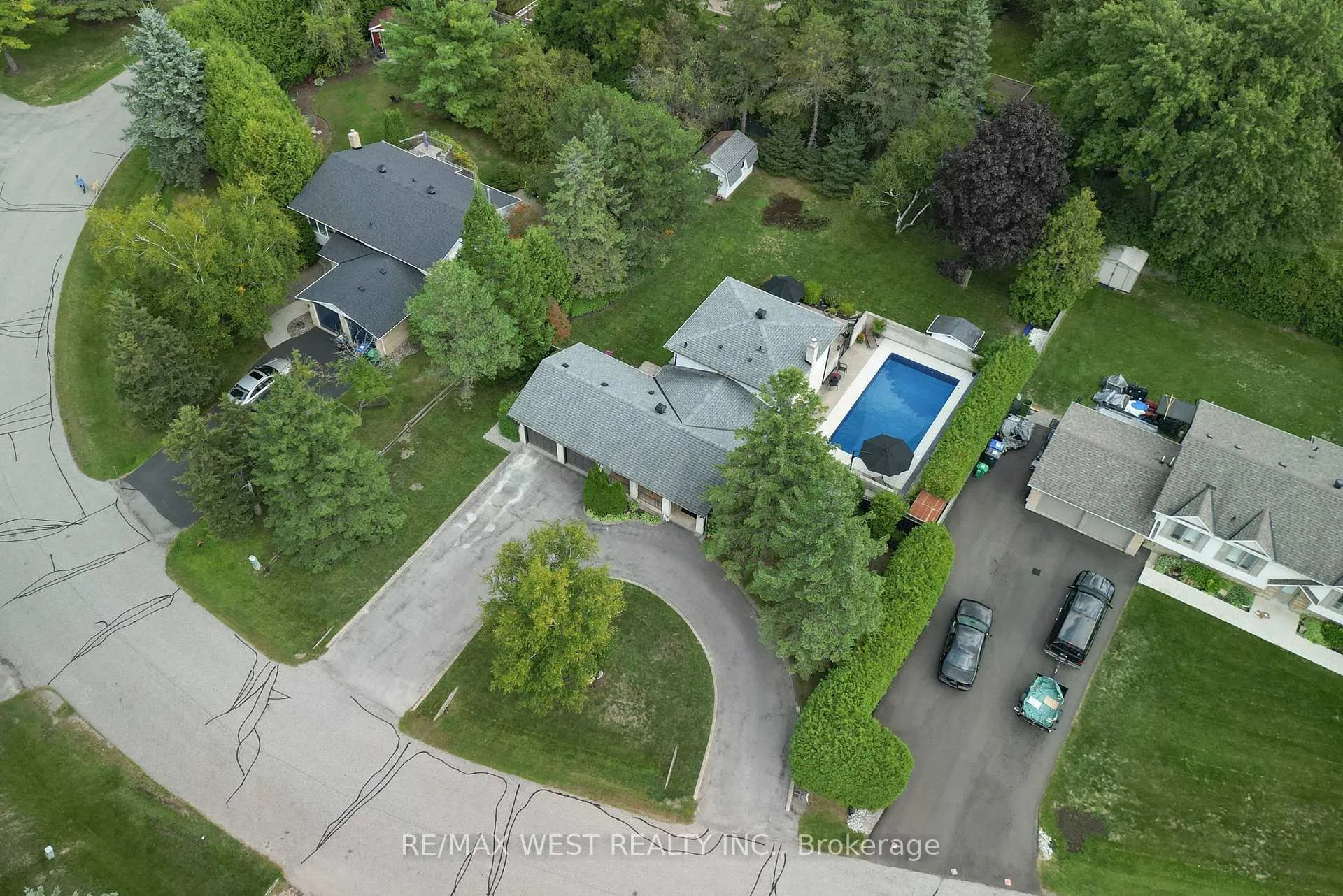 Photo 32 of 17 Pineridge Drive, Caledon, Palgrave — HOMEH