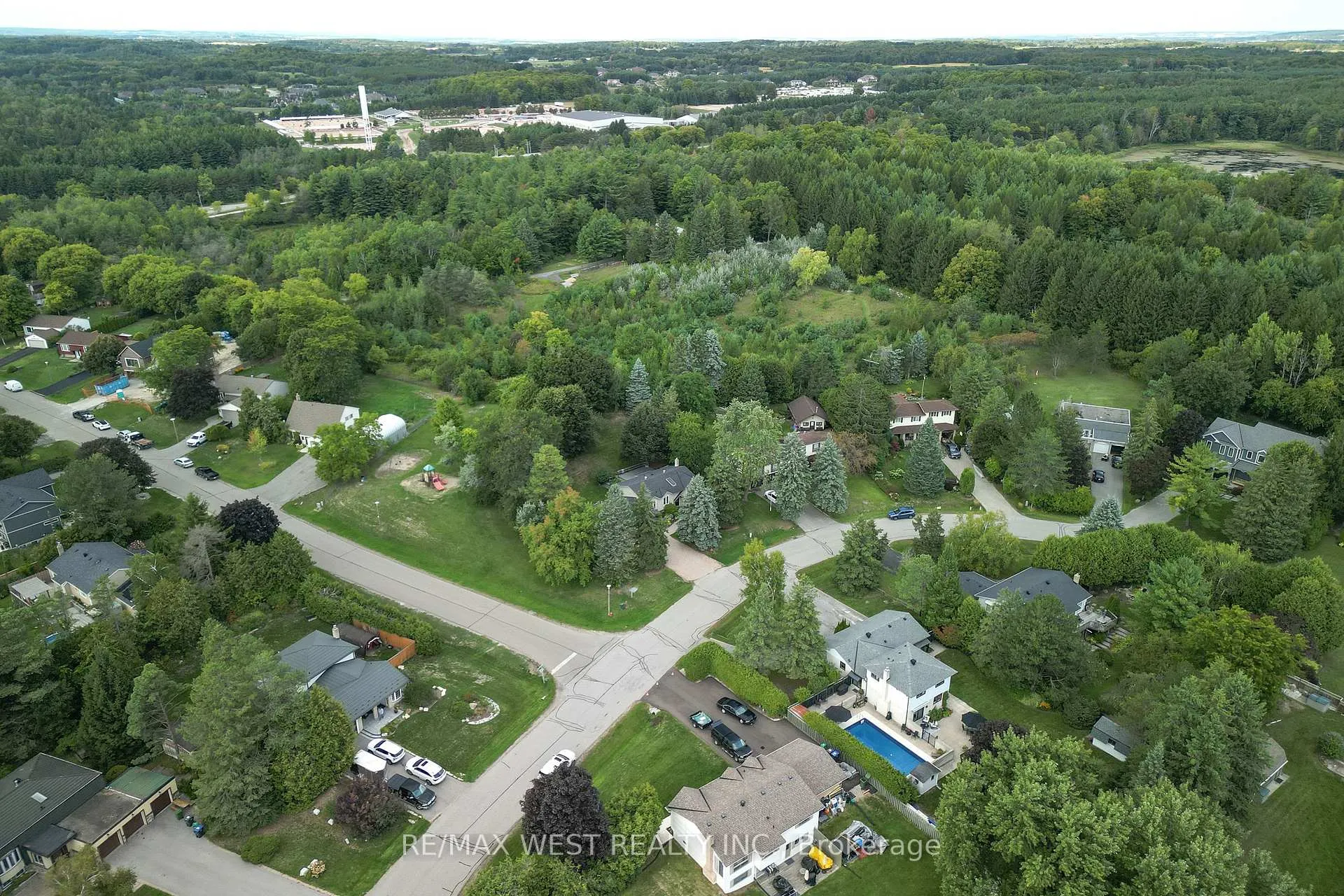 Photo 35 of 17 Pineridge Drive, Caledon, Palgrave — HOMEH