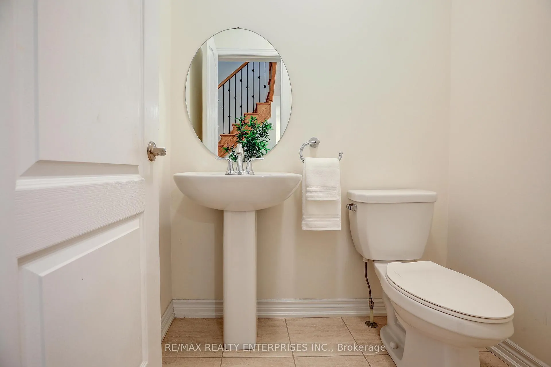 Photo 7 of 51 Davenfield Circle, Brampton, Bram East — HOMEH
