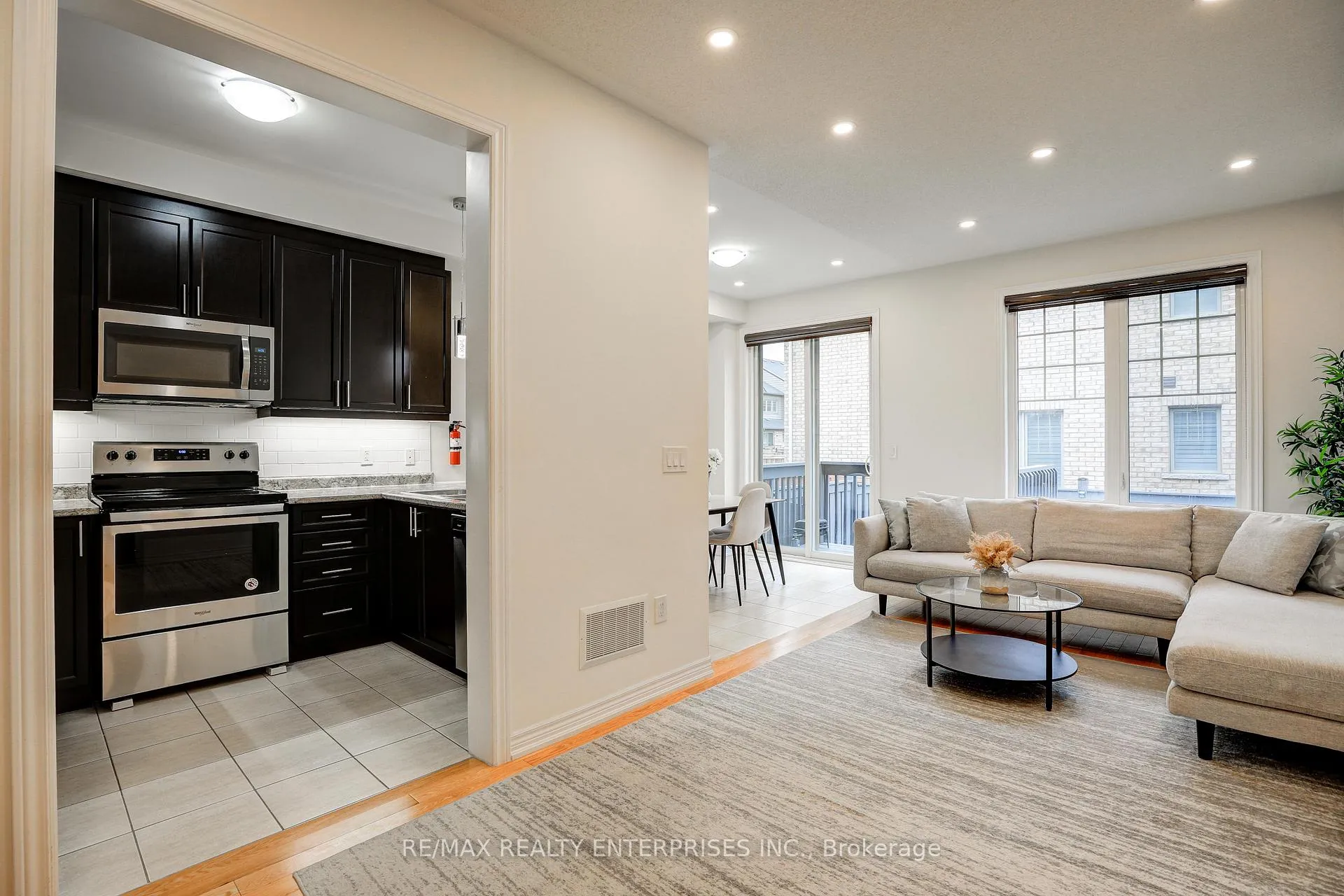 Photo 8 of 51 Davenfield Circle, Brampton, Bram East — HOMEH