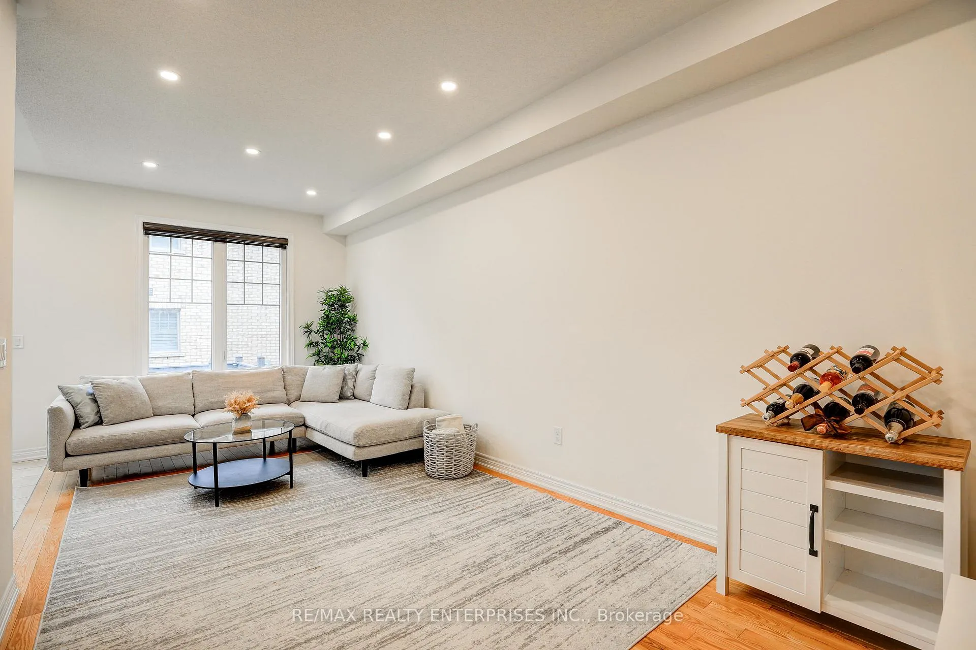 Photo 9 of 51 Davenfield Circle, Brampton, Bram East — HOMEH