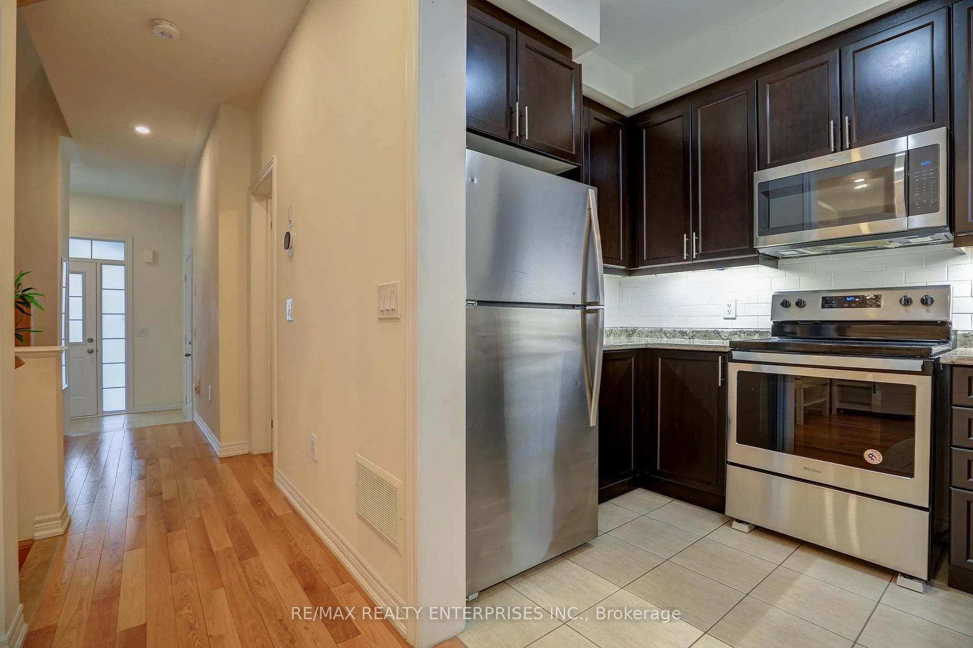 Photo 12 of 51 Davenfield Circle, Brampton, Bram East — HOMEH