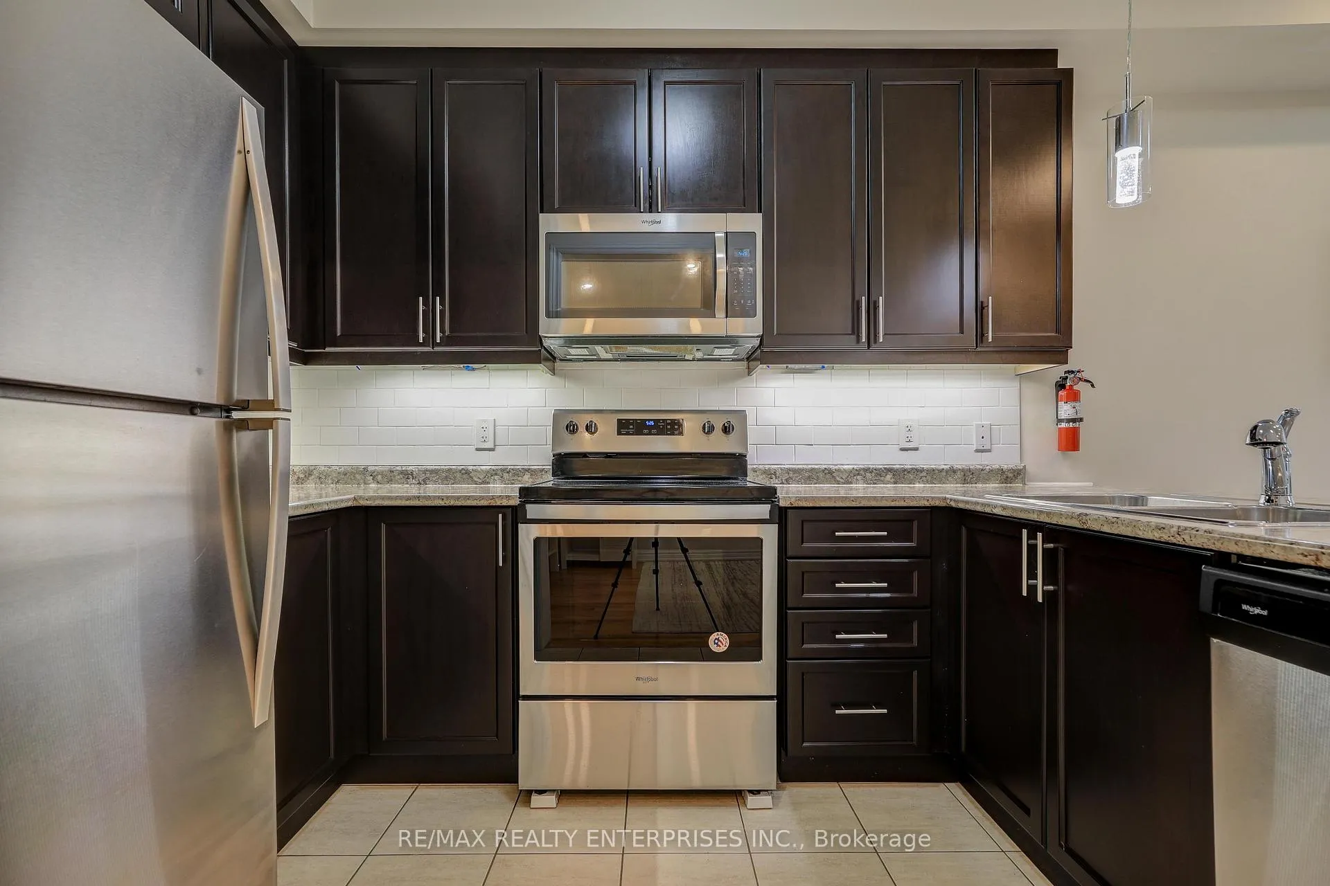 Photo 13 of 51 Davenfield Circle, Brampton, Bram East — HOMEH