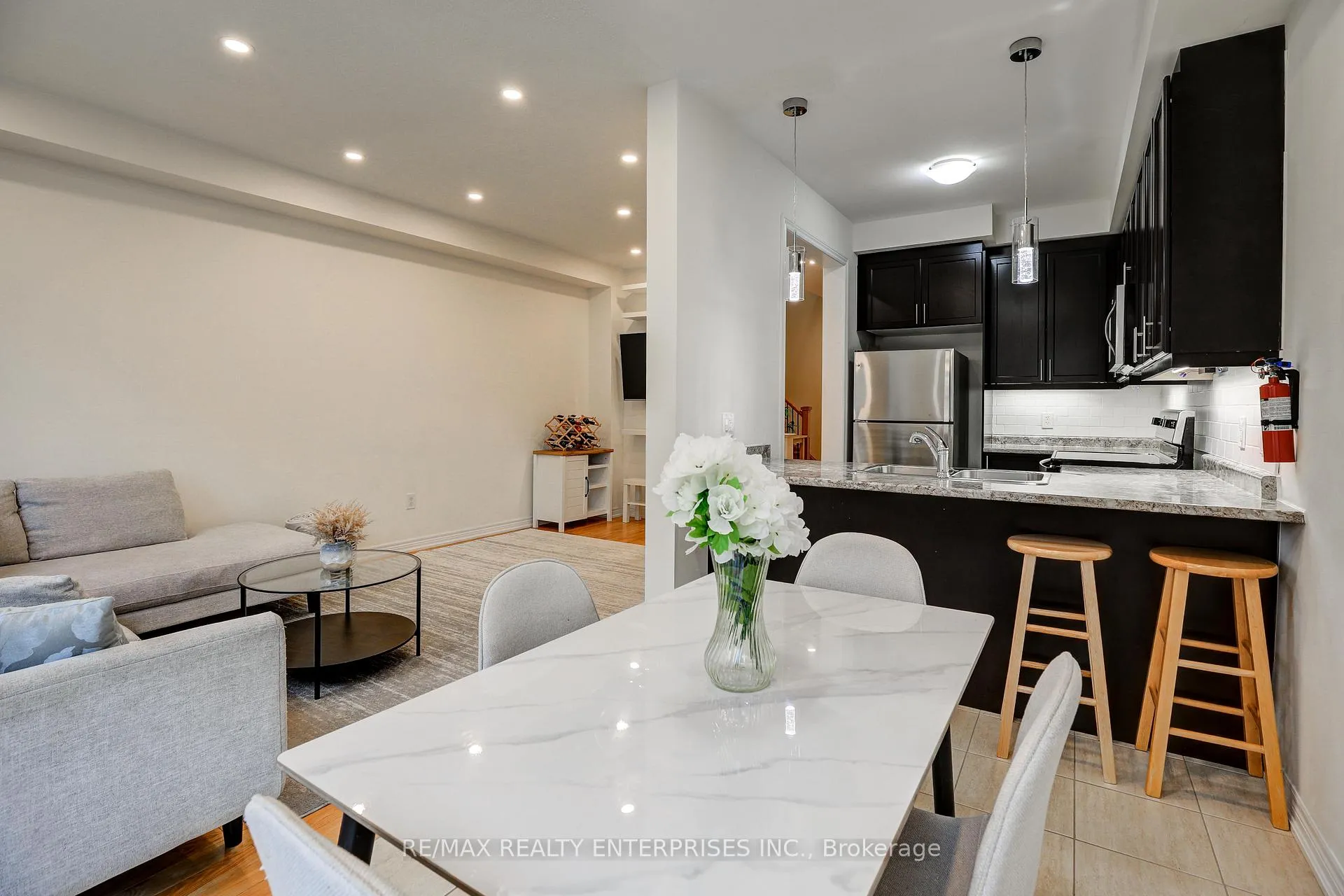 Photo 16 of 51 Davenfield Circle, Brampton, Bram East — HOMEH
