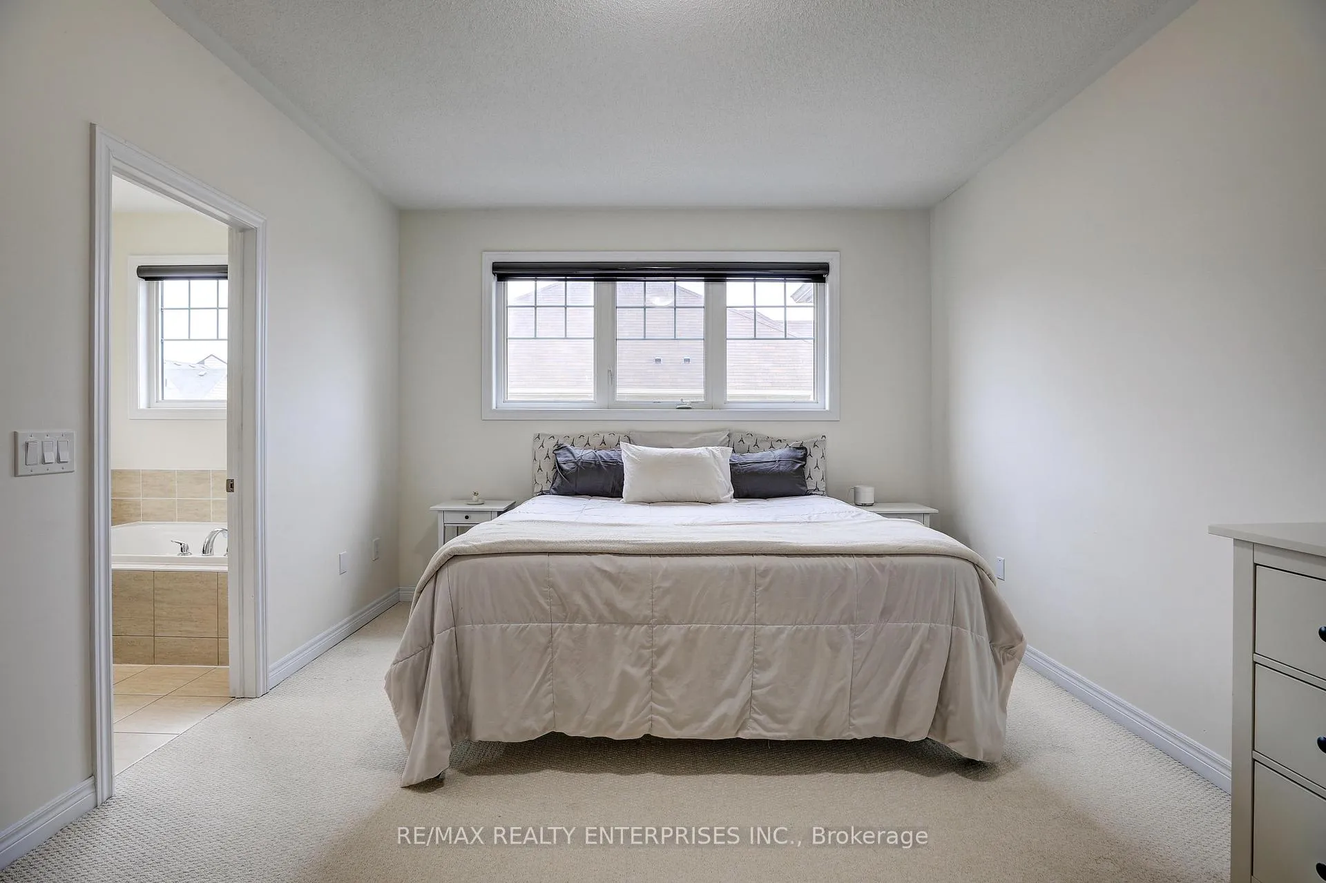 Photo 24 of 51 Davenfield Circle, Brampton, Bram East — HOMEH
