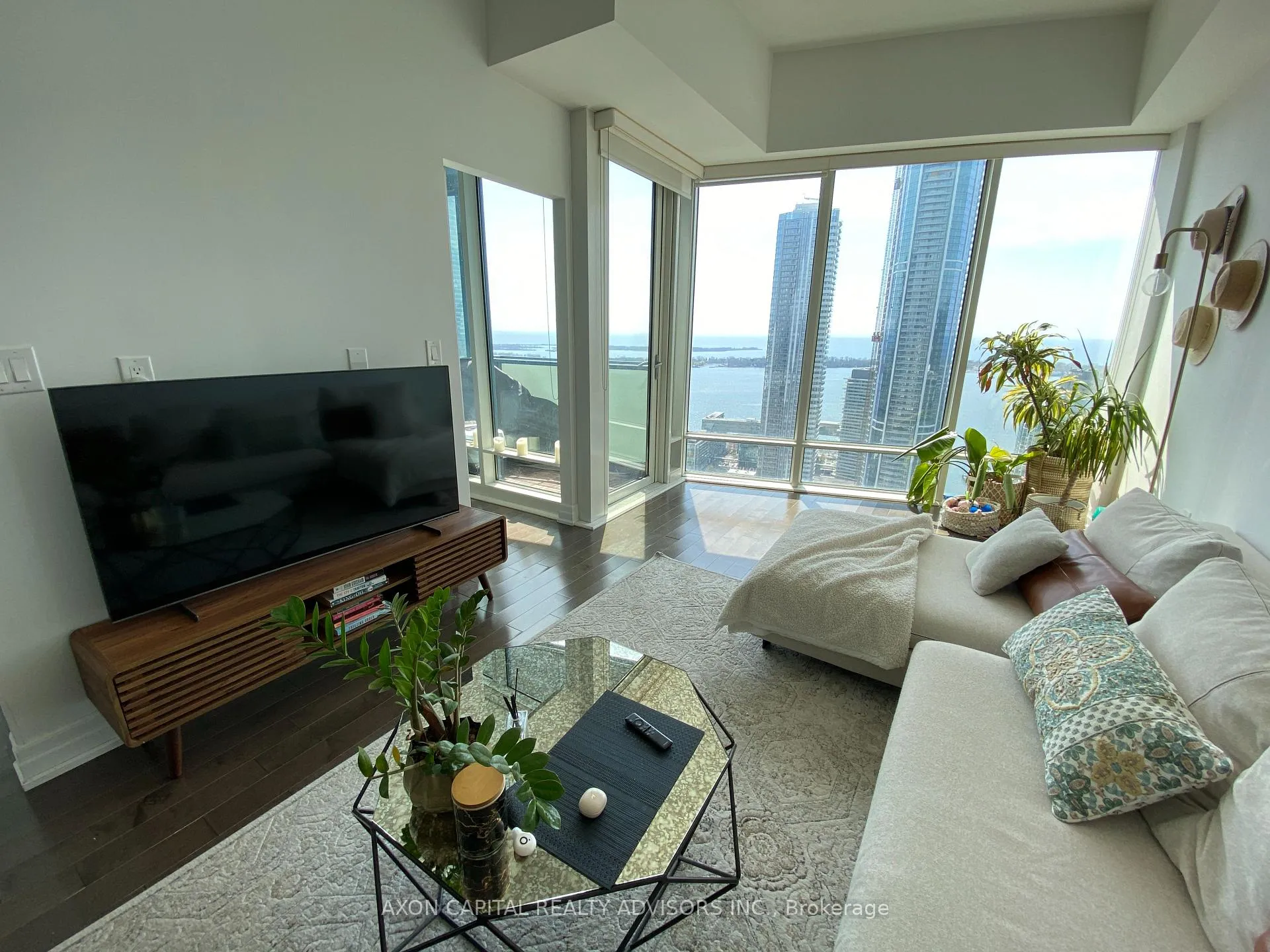 Photo 7 of Unit 4801, 8 The Esplanade, Toronto, Waterfront Communities — HOMEH