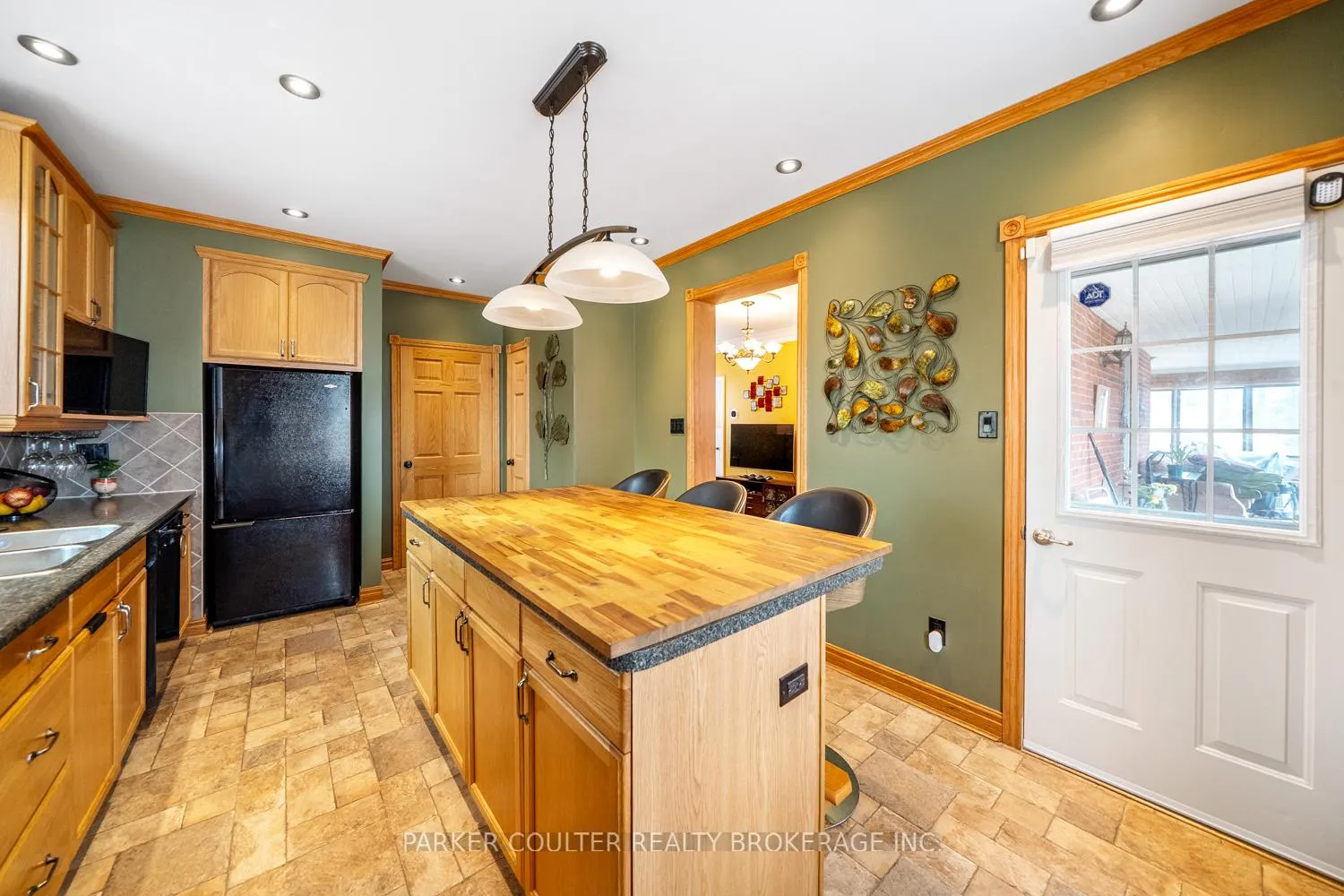 Photo 12 of 683 Ottawa Street, Midland — HOMEH