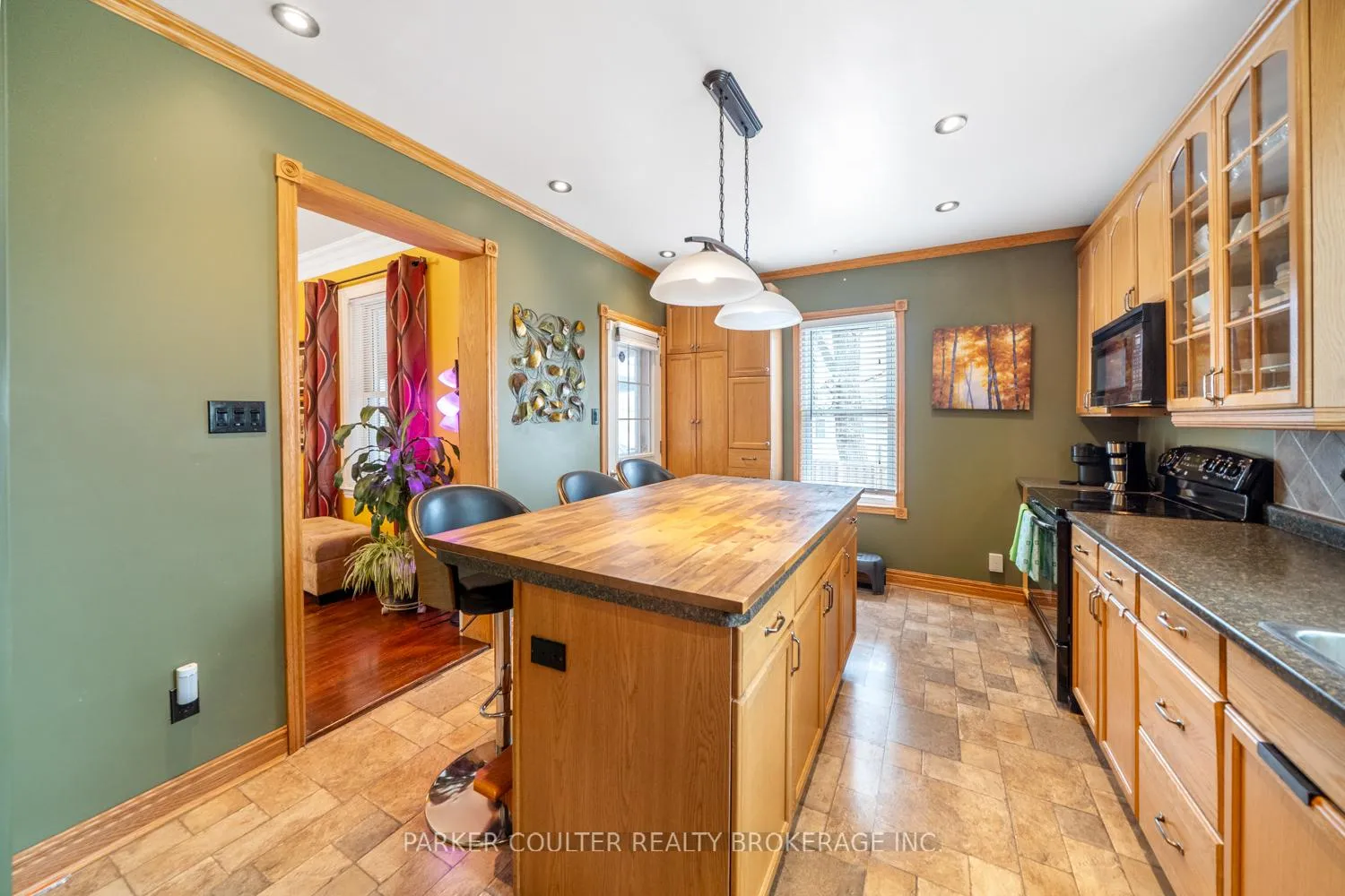 Photo 13 of 683 Ottawa Street, Midland — HOMEH