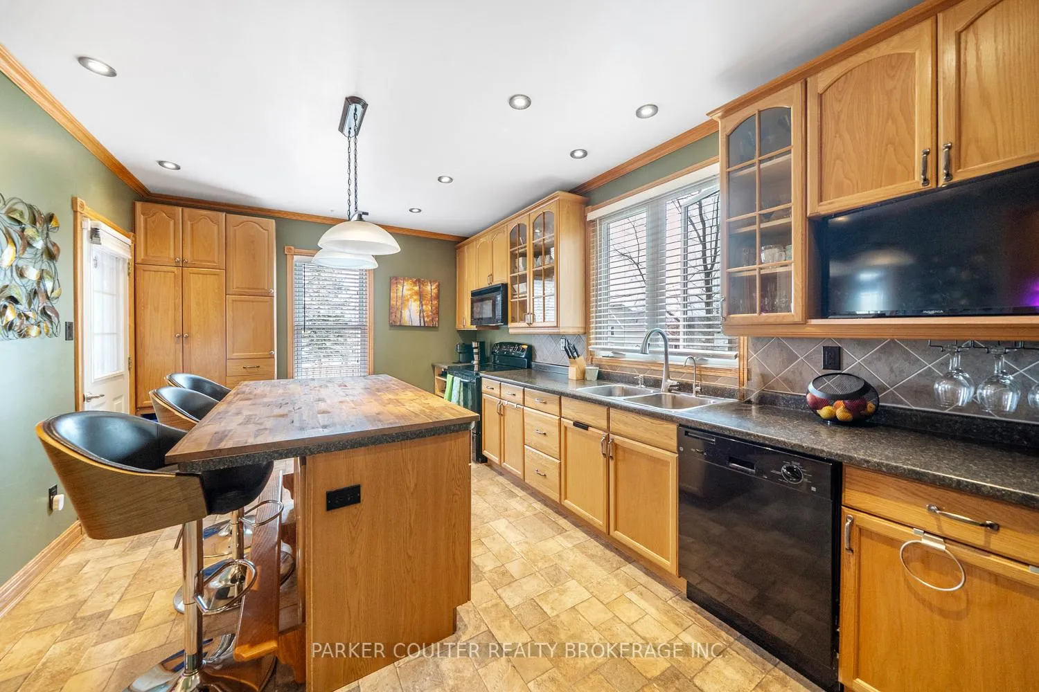 Photo 14 of 683 Ottawa Street, Midland — HOMEH