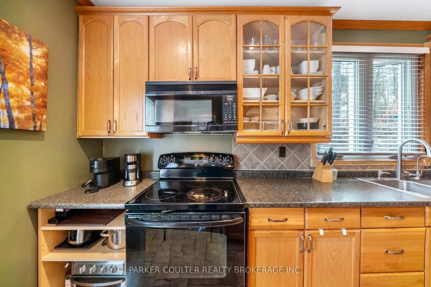 Photo 16 of 683 Ottawa Street, Midland — HOMEH