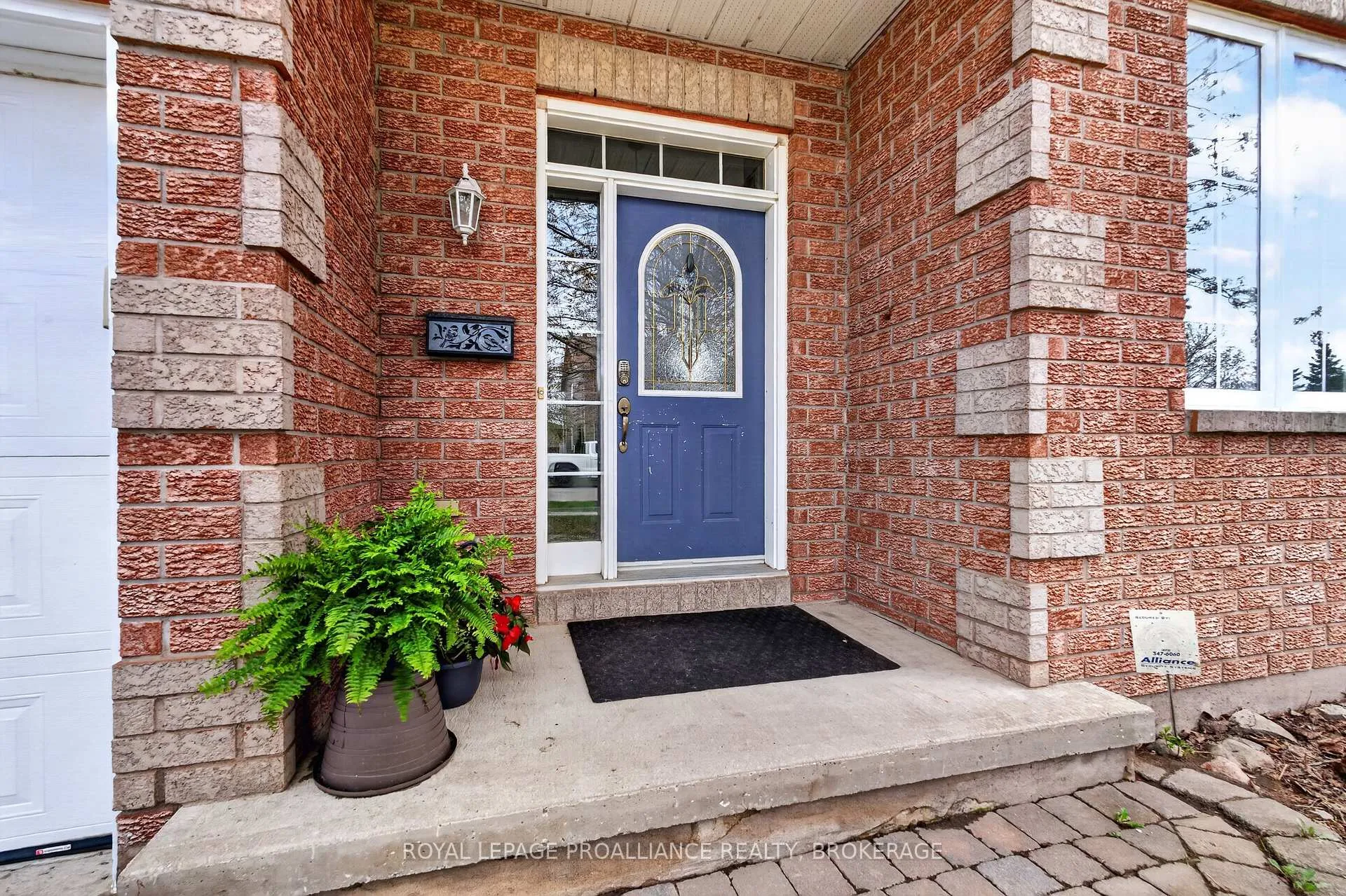 Photo 2 of 45 Biscayne Street, Kingston, Kingston East (Incl Barret Crt) — HOMEH