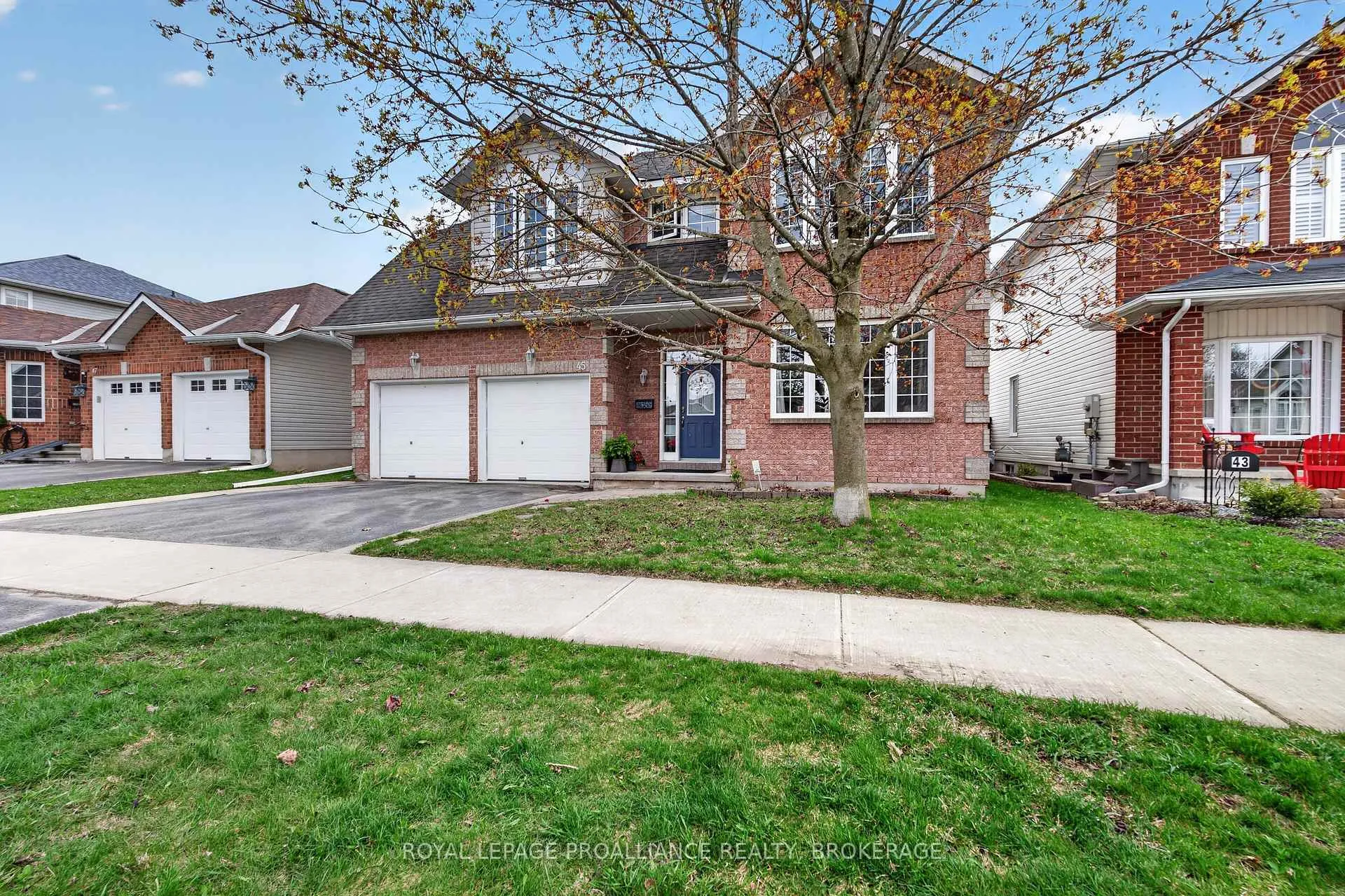 Photo 4 of 45 Biscayne Street, Kingston, Kingston East (Incl Barret Crt) — HOMEH