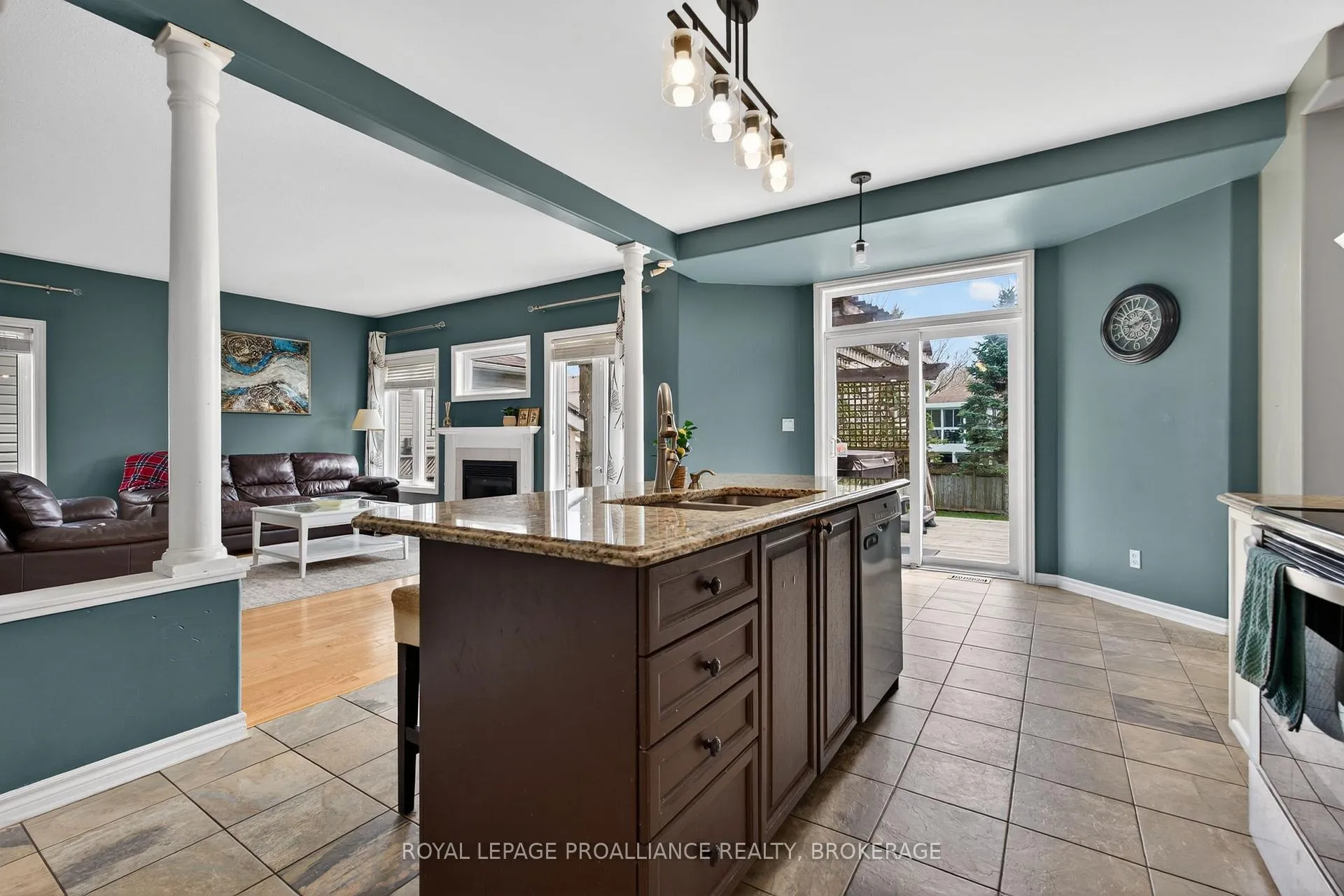 Photo 12 of 45 Biscayne Street, Kingston, Kingston East (Incl Barret Crt) — HOMEH