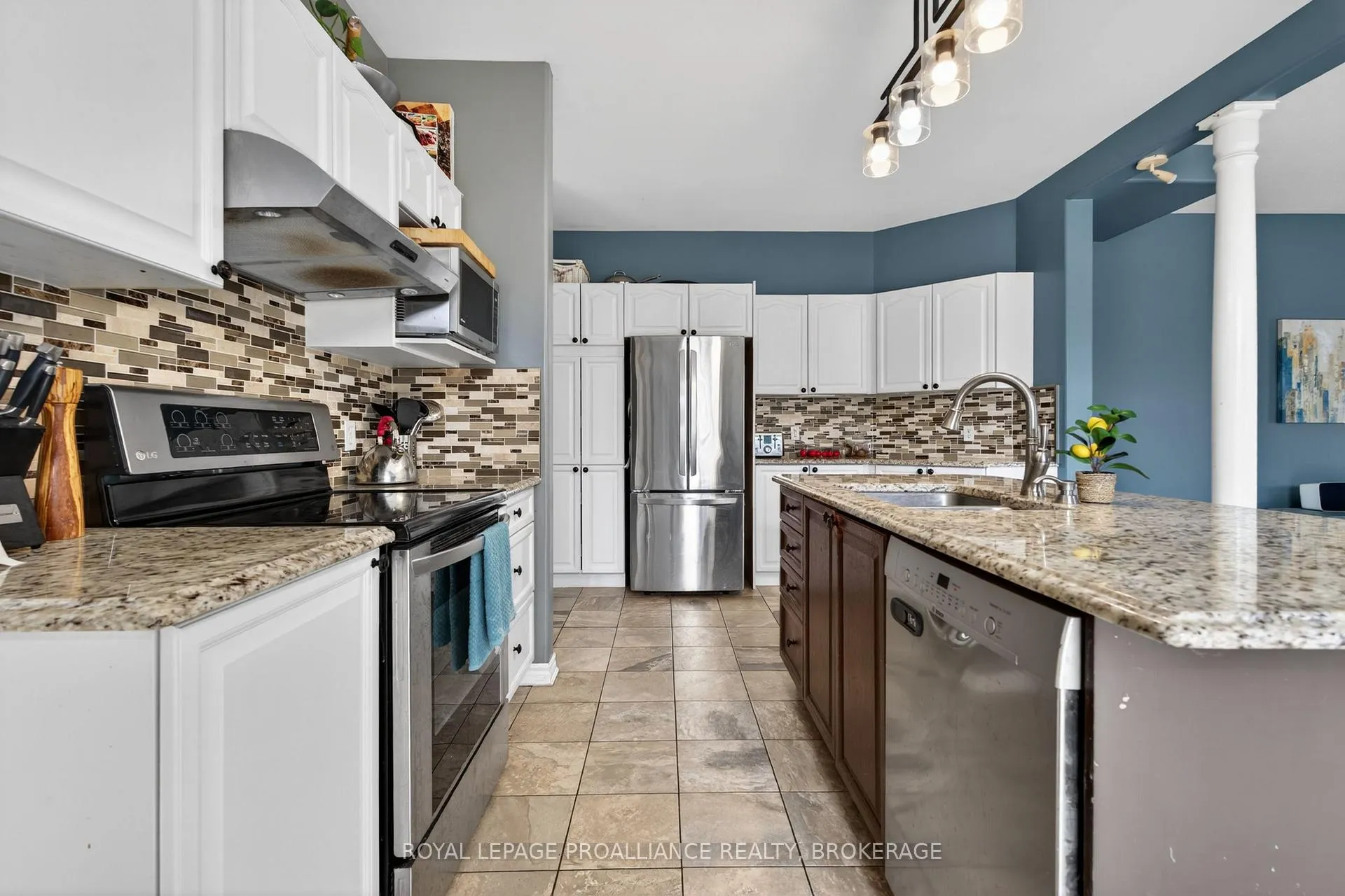 Photo 13 of 45 Biscayne Street, Kingston, Kingston East (Incl Barret Crt) — HOMEH