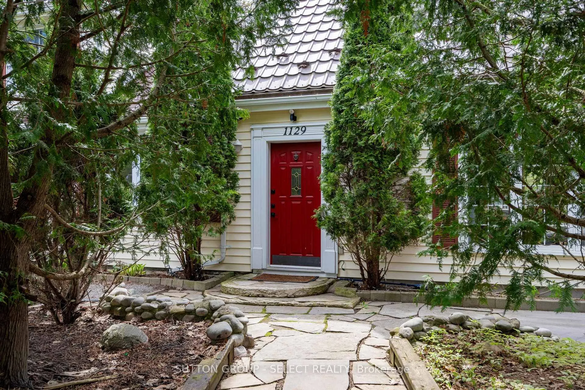 Front of 1129 Sunningdale Road E