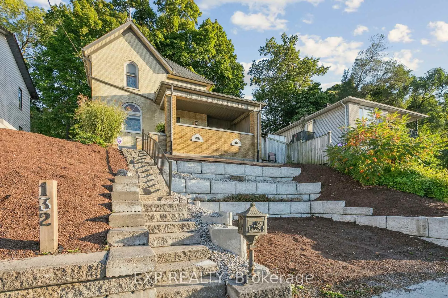 Photo 3 of 132 Queen Street W, Cambridge, Hespeler Village — HOMEH