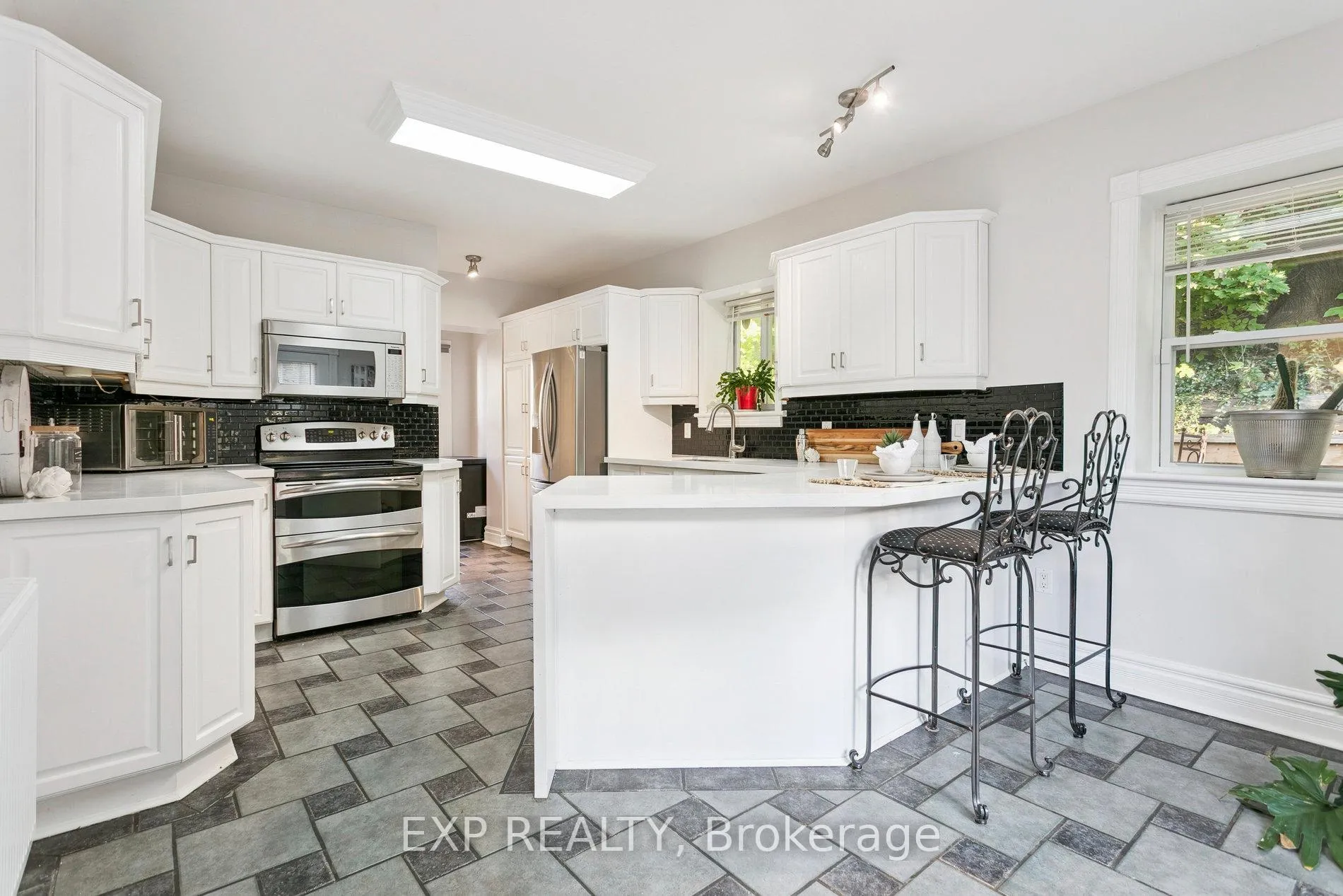 Photo 30 of 132 Queen Street W, Cambridge, Hespeler Village — HOMEH