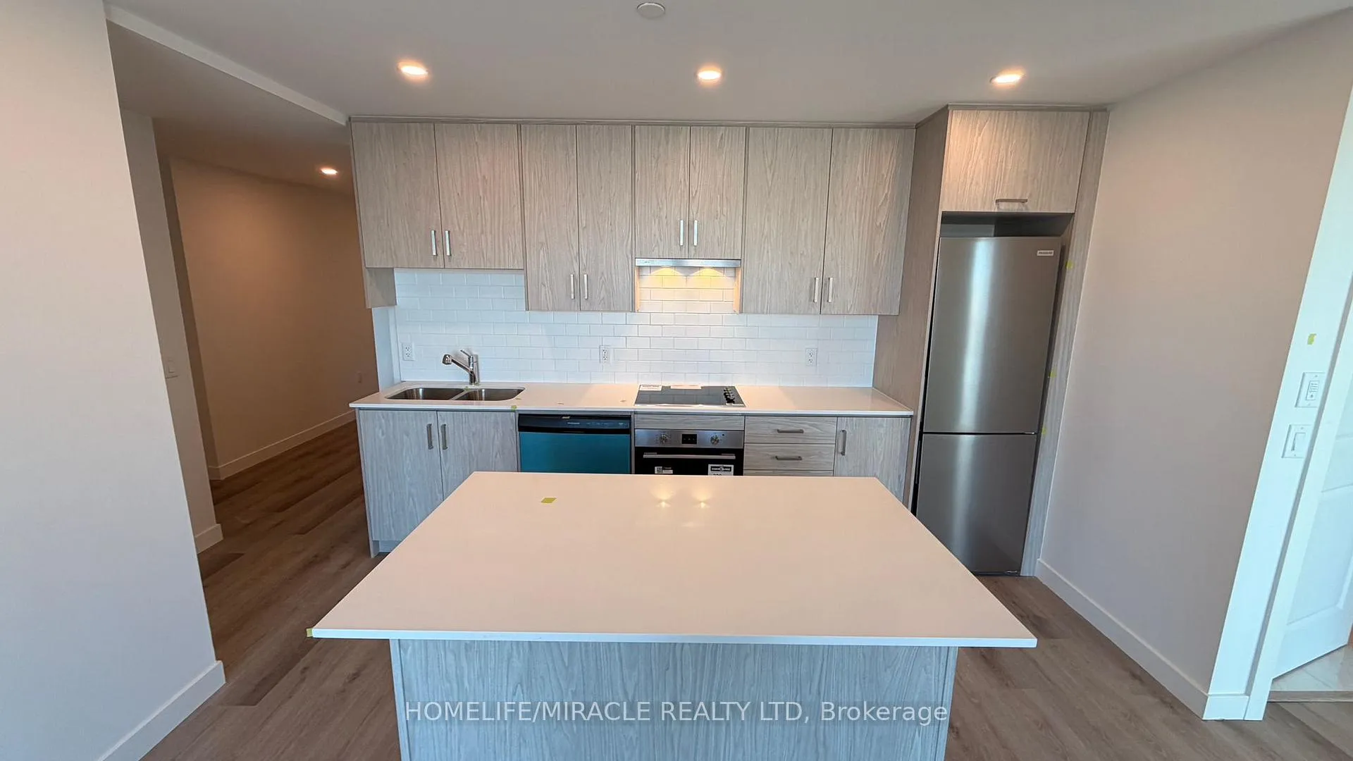 Photo 7 of 461 Green Road, Hamilton, Lakeshore — HOMEH