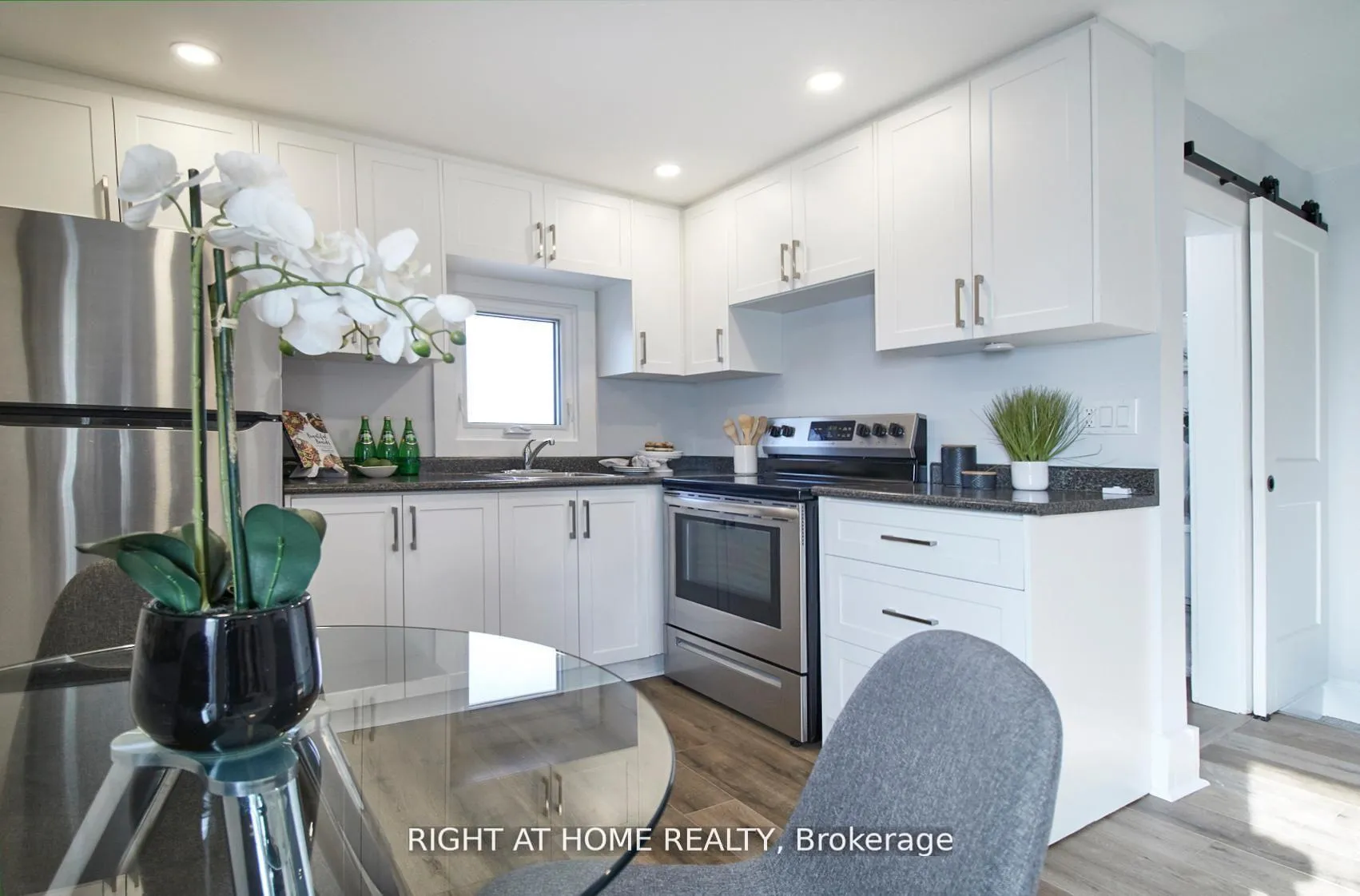 Photo 5 of Unit Upper, 124 Agnes Street, Oshawa, O'Neill — HOMEH