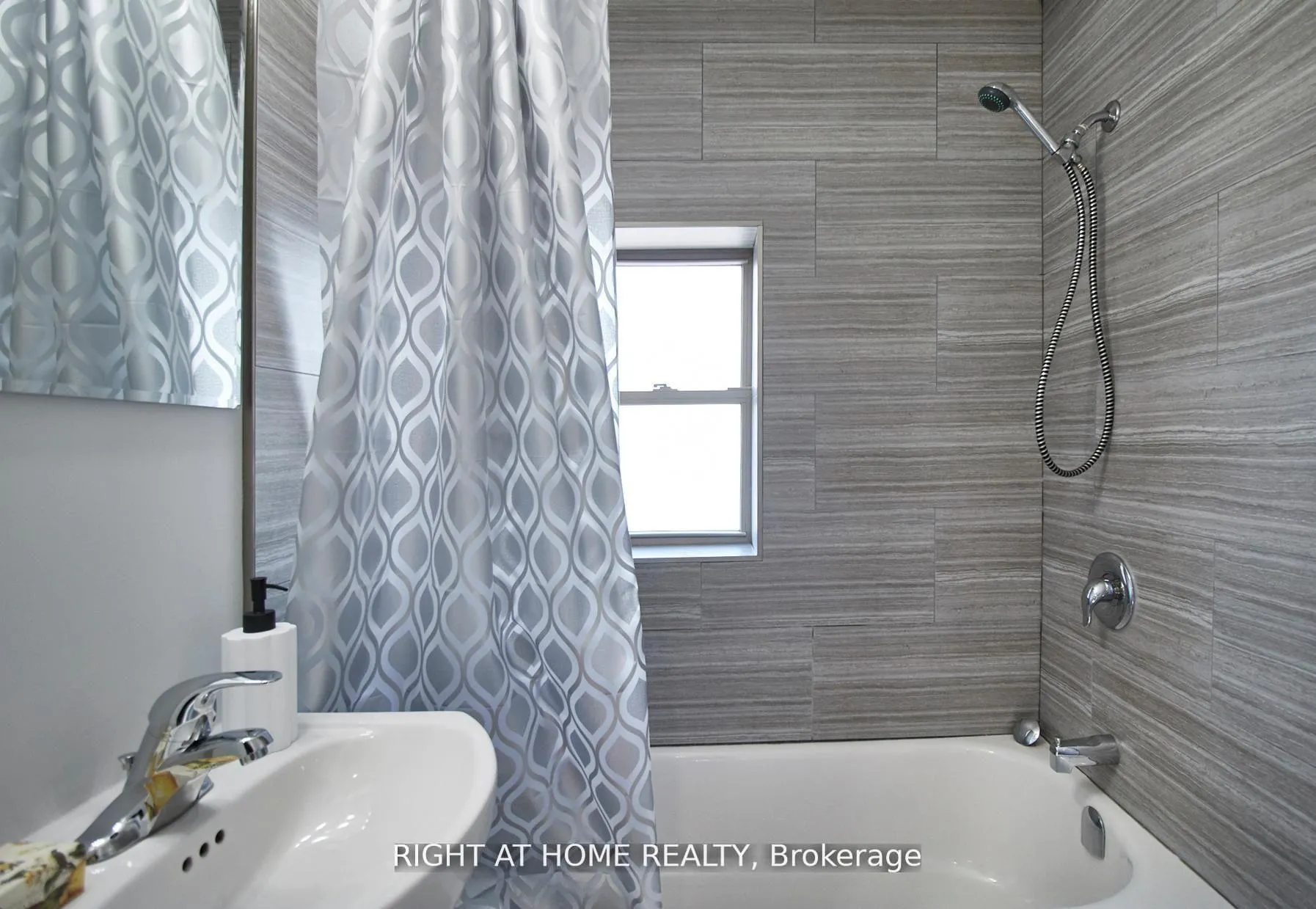 Photo 11 of Unit Upper, 124 Agnes Street, Oshawa, O'Neill — HOMEH