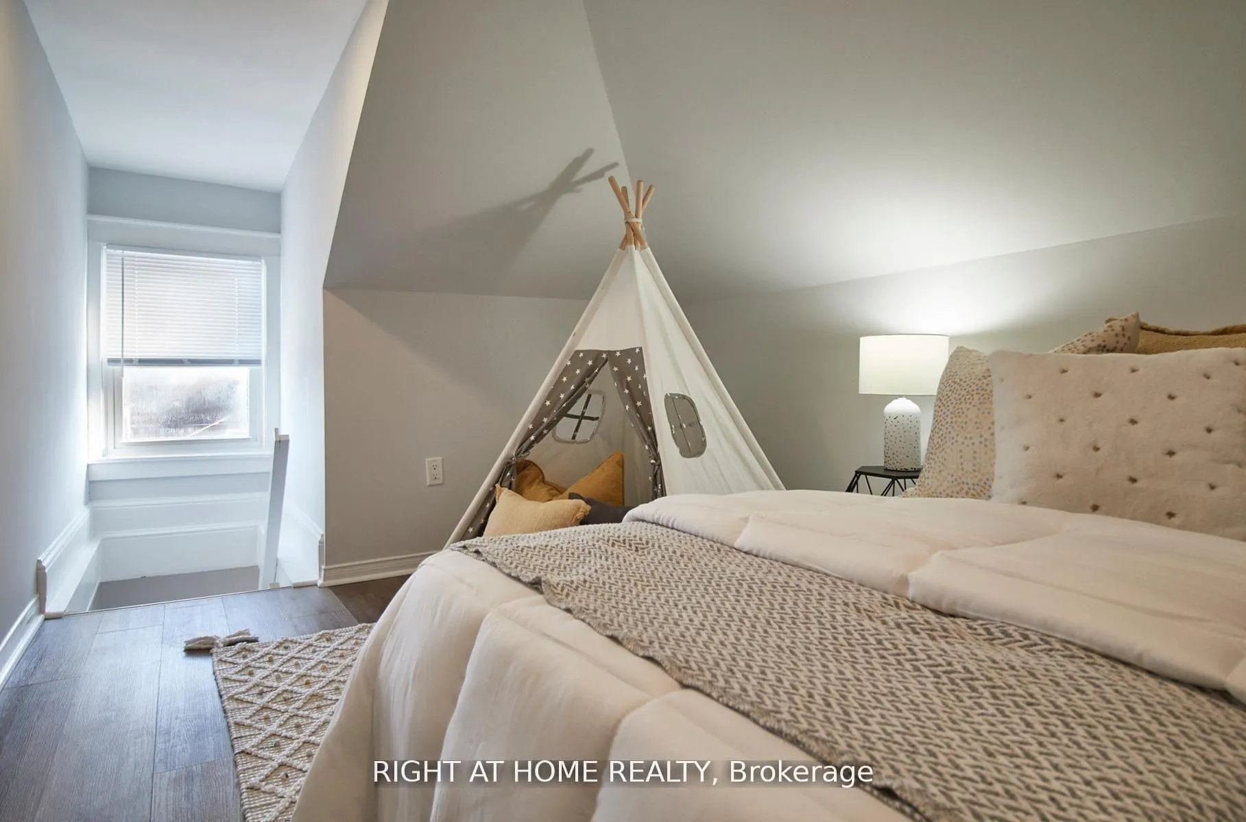 Photo 16 of Unit Upper, 124 Agnes Street, Oshawa, O'Neill — HOMEH
