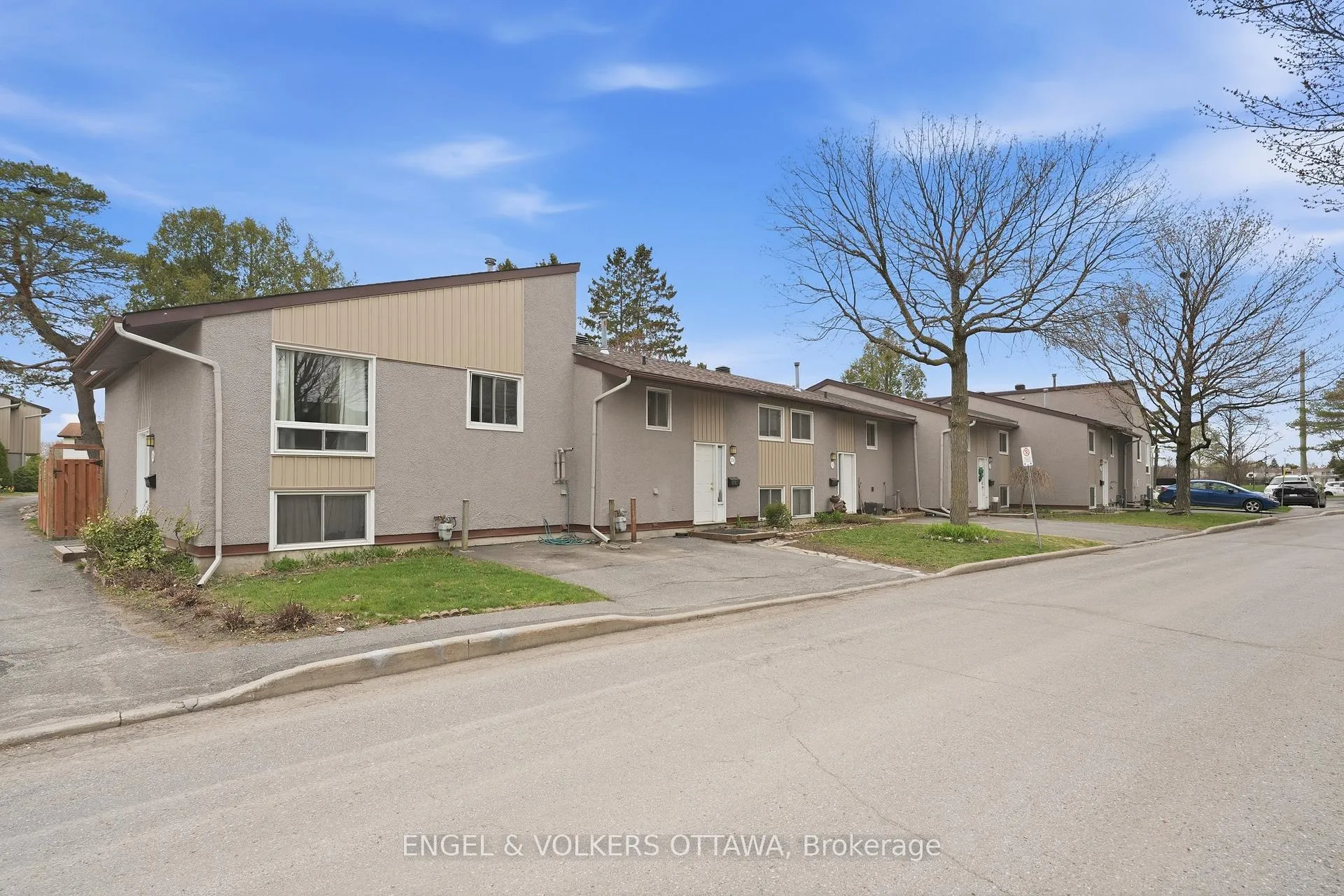 Photo 2 of 374 Woodfield Drive, Ottawa, Tanglewood — HOMEH