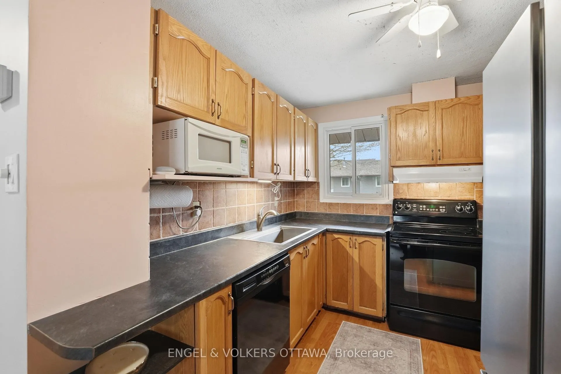 Photo 10 of 374 Woodfield Drive, Ottawa, Tanglewood — HOMEH